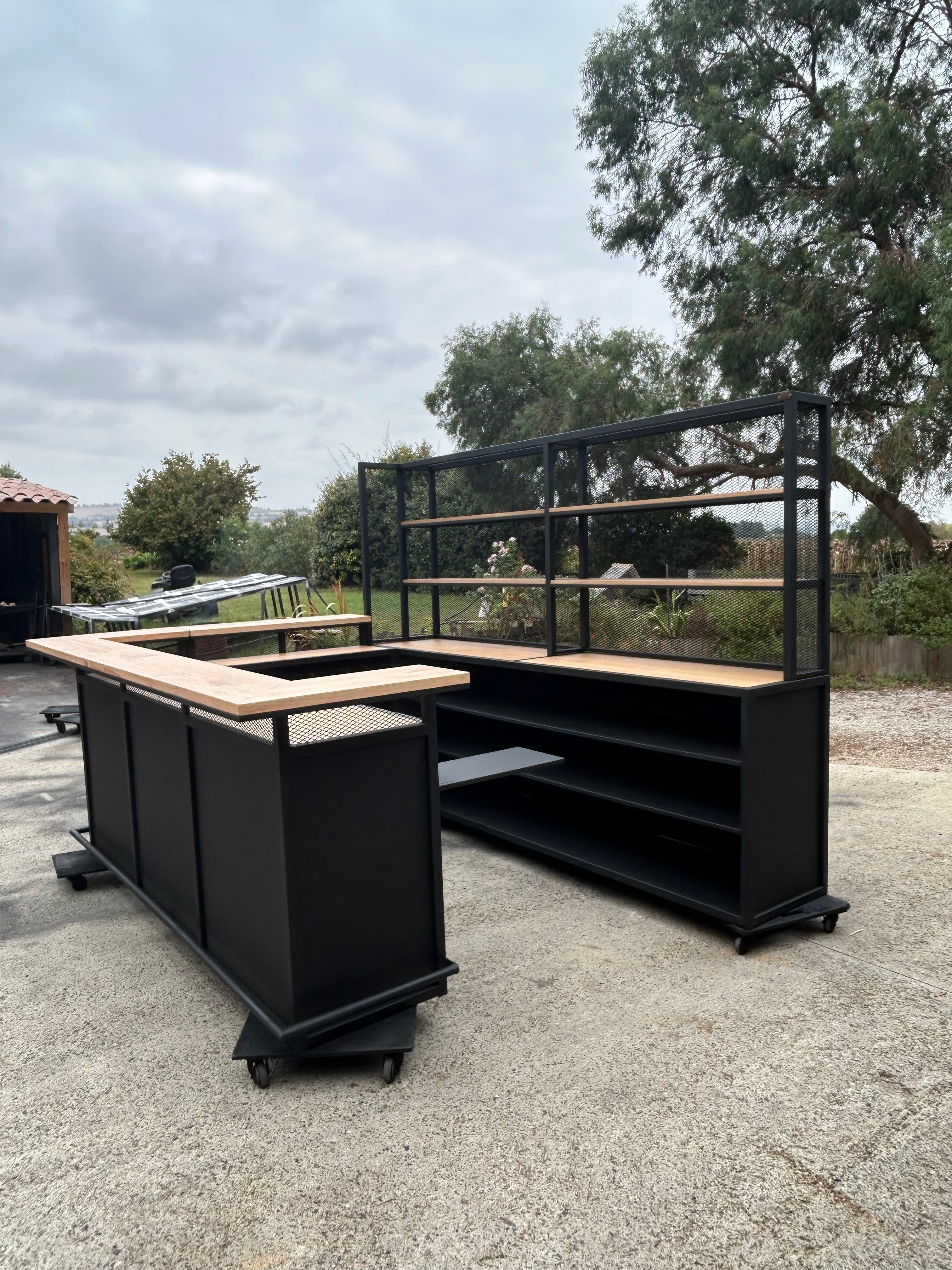 Comptoir et arrière comptoir design industriel Réf 4489 Prix de base 5300€