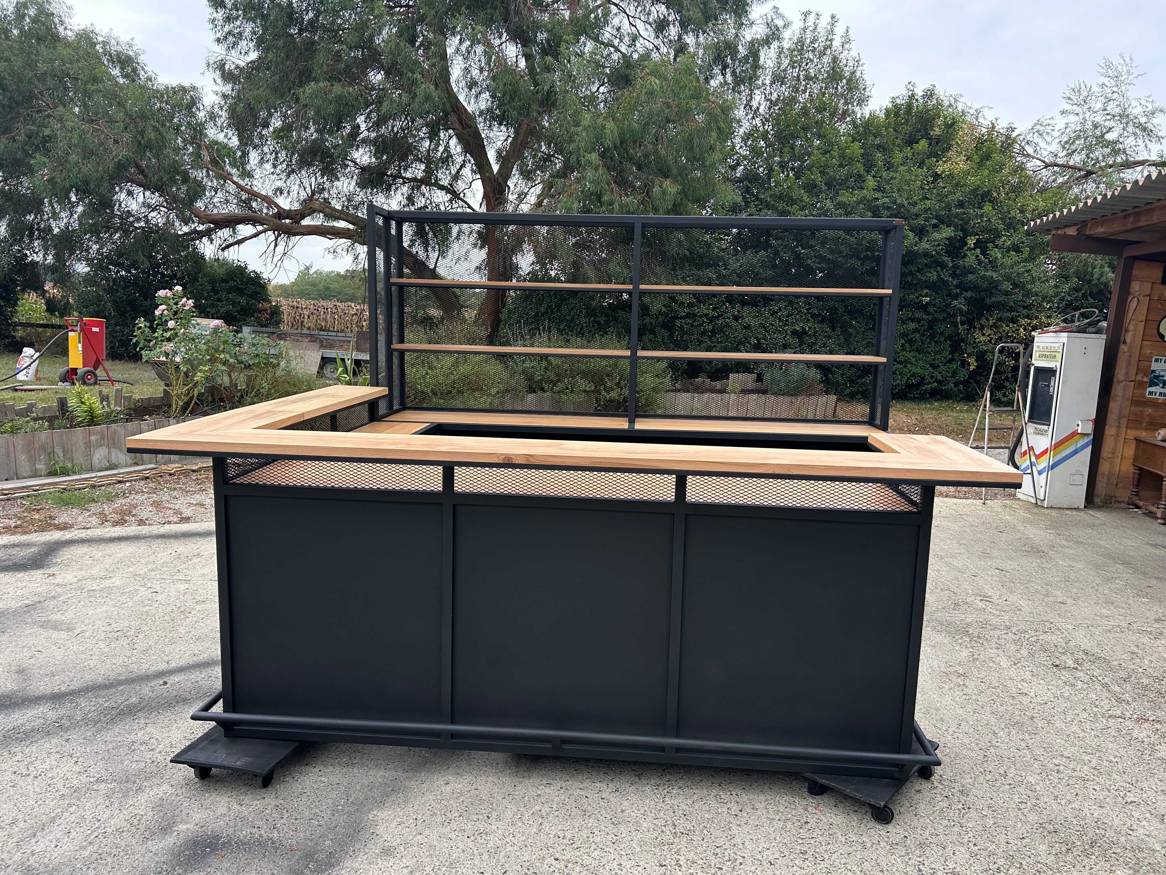 Comptoir et arrière comptoir design industriel Réf 4489 Prix de base 5300€