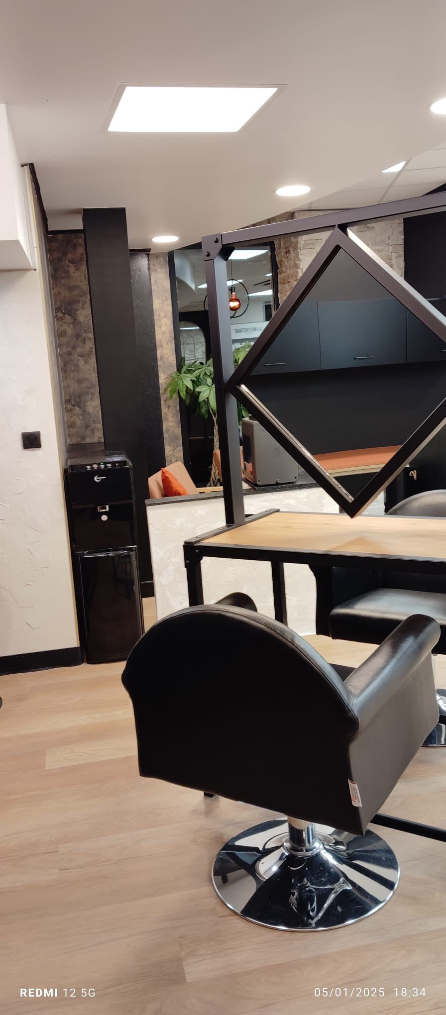 Console miroir de salon de coiffure Réf 4353 Prix de base : 1300€