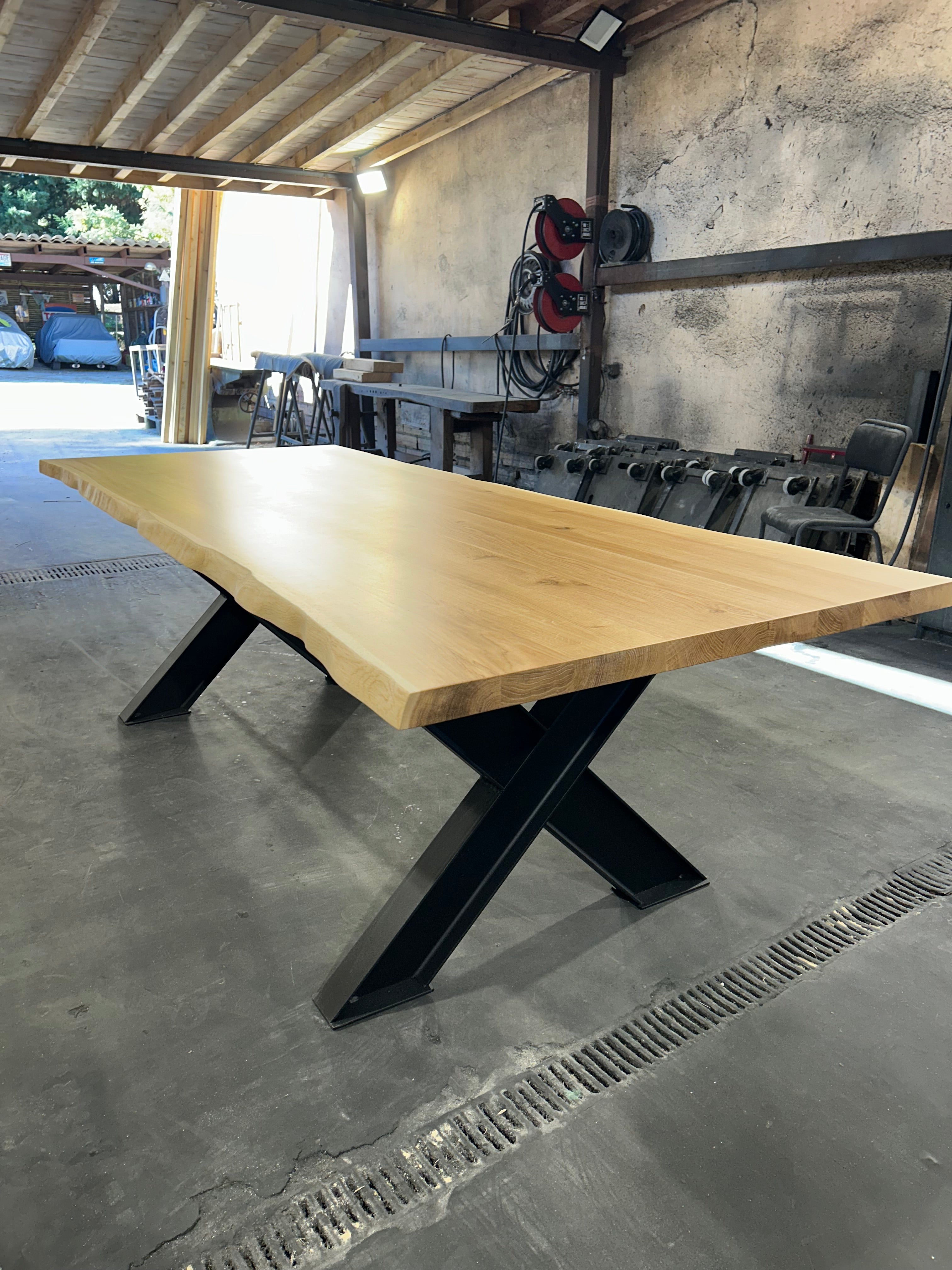Table industrielle pied IPN et chêne PRIX de base: 1490€ réf 3031