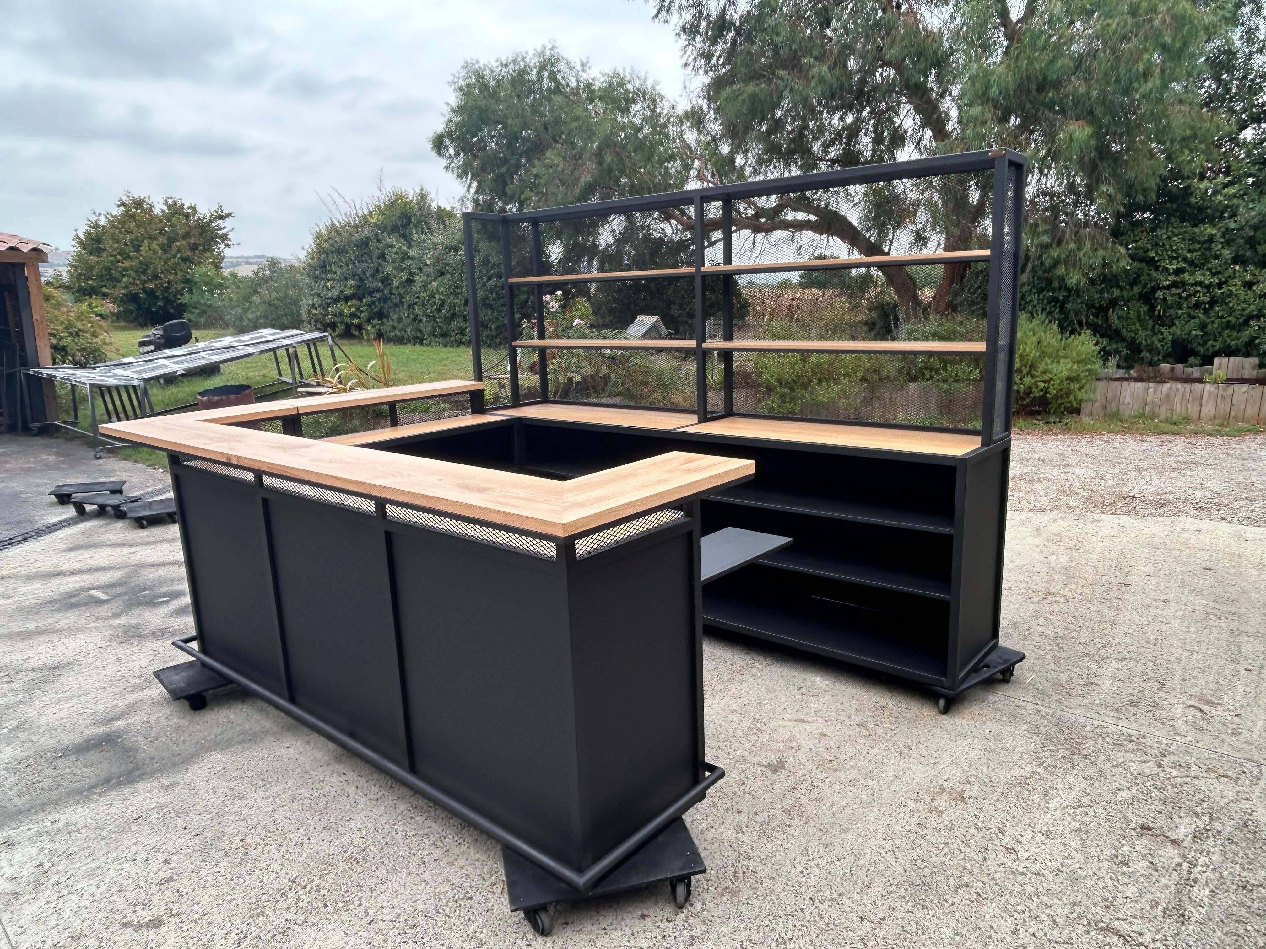 Comptoir et arrière comptoir design industriel Réf 4489 Prix de base 5300€