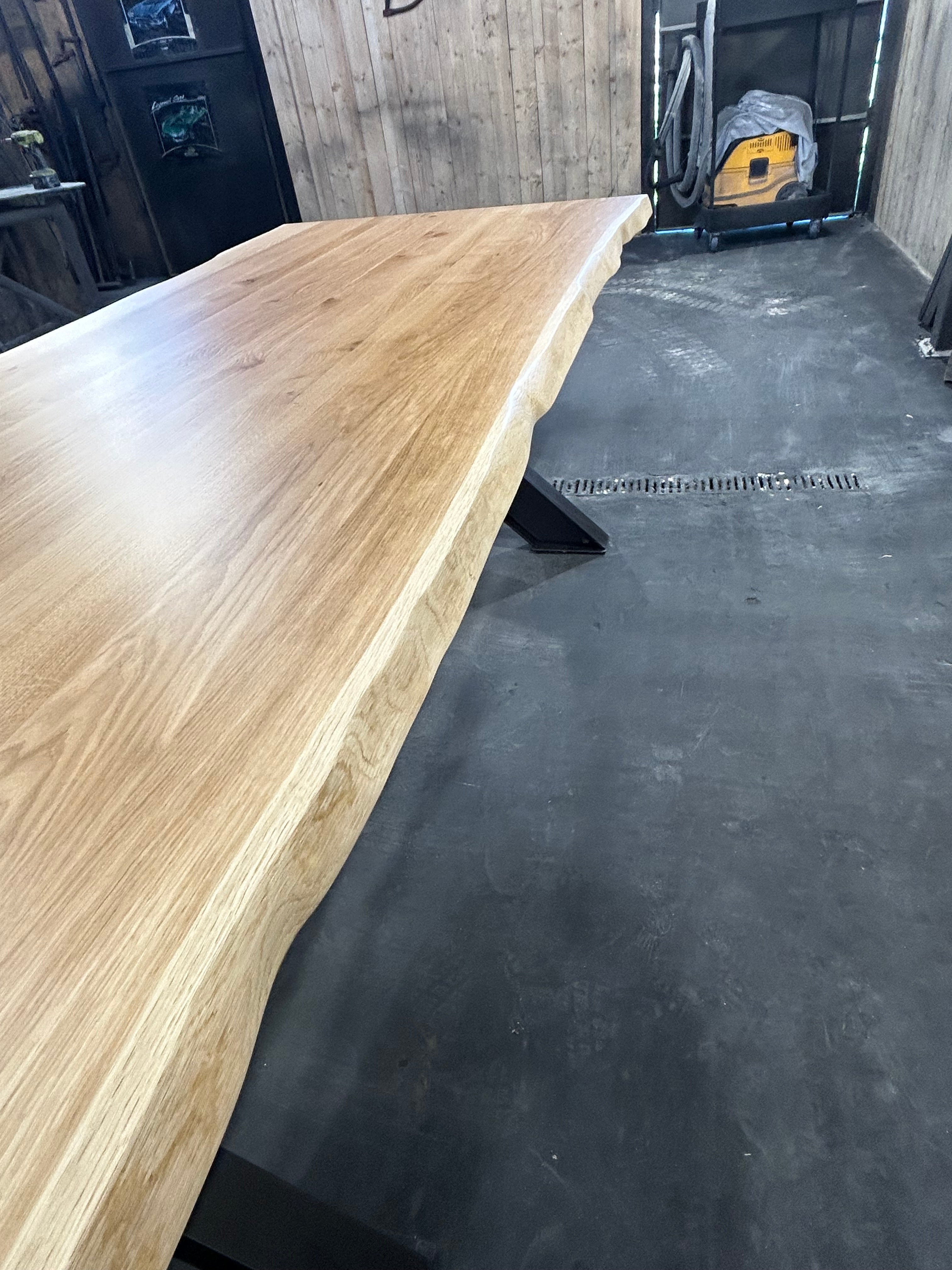 Table industrielle pied IPN et chêne PRIX de base: 1490€ réf 3031