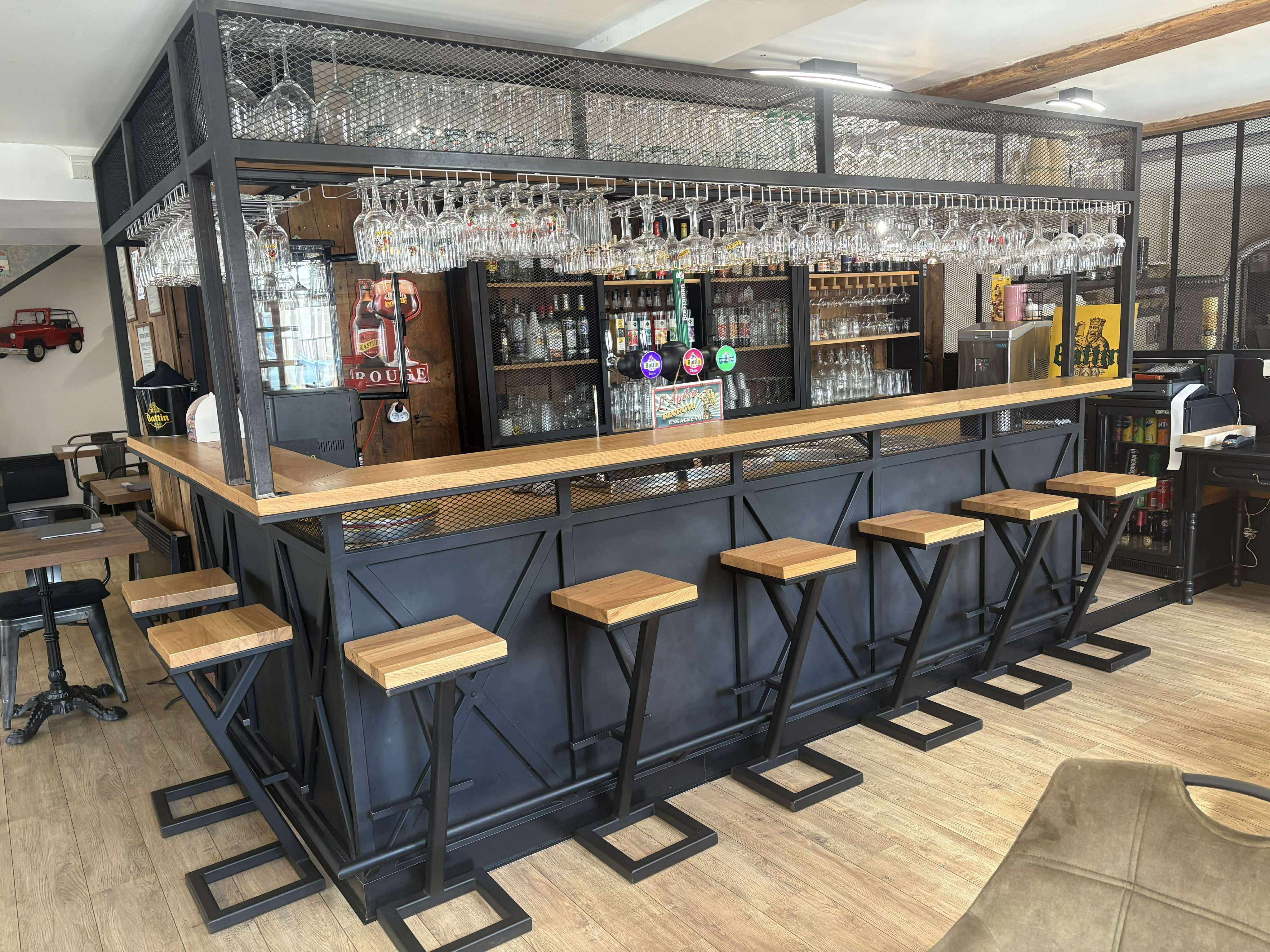 Ciel de bar réf 4322 prix de base : 1650€