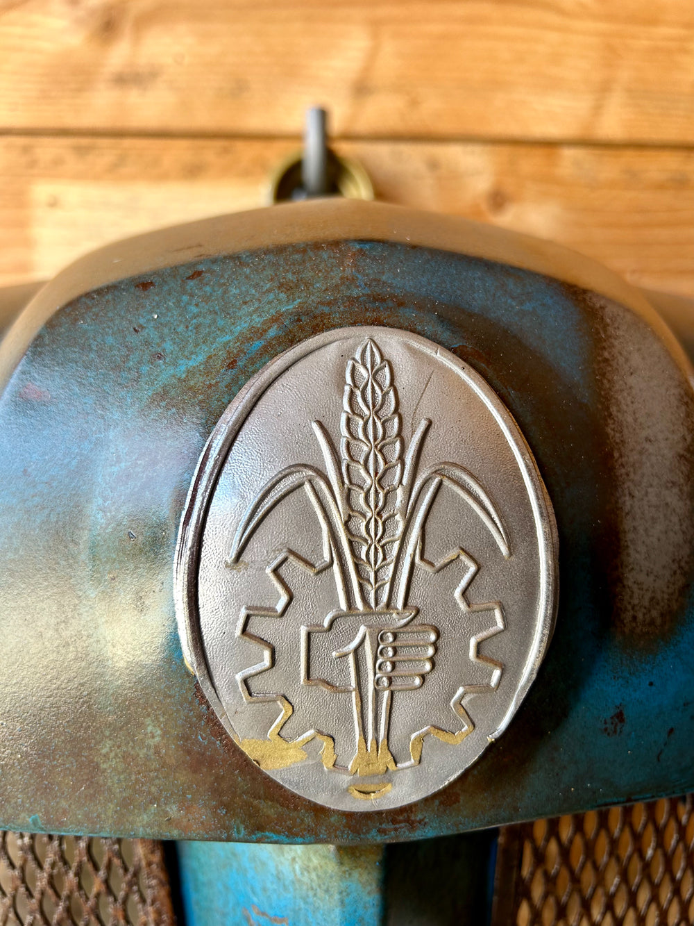 Applique calandre Tracteur Fordson Réf 4264