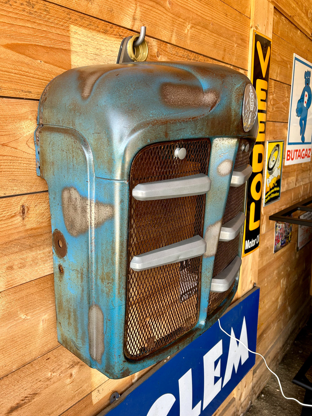 Applique calandre Tracteur Fordson Réf 4264