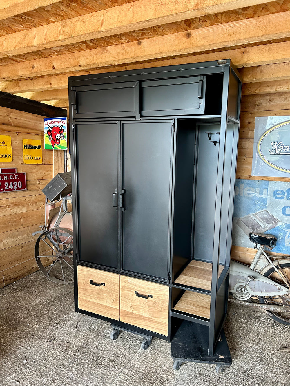 Dressing design industriel Réf 4271 Prix de base : 1990€