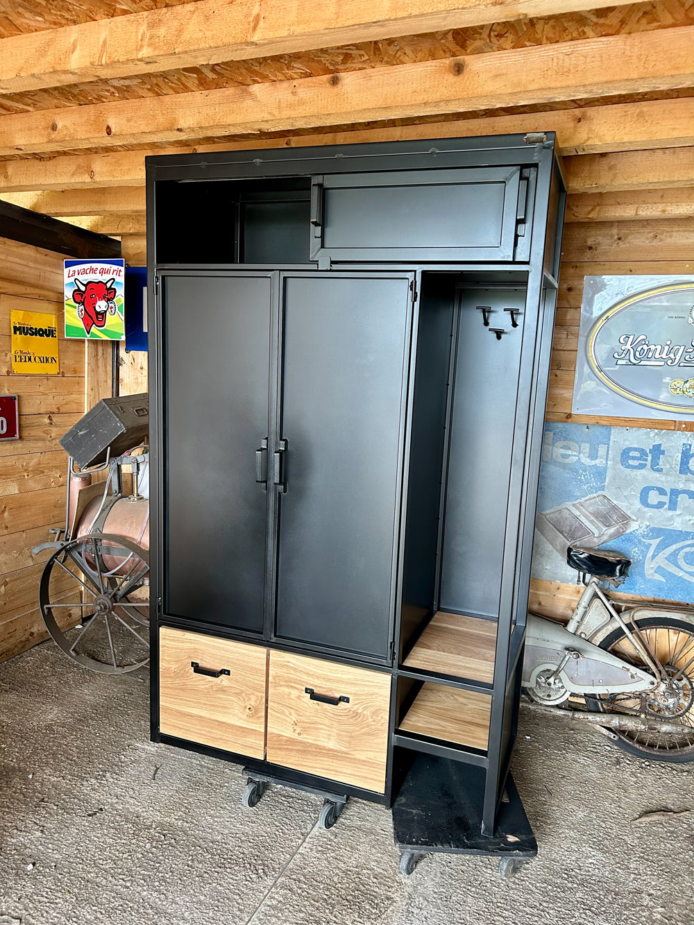 Dressing design industriel Réf 4271 Prix de base : 1990€