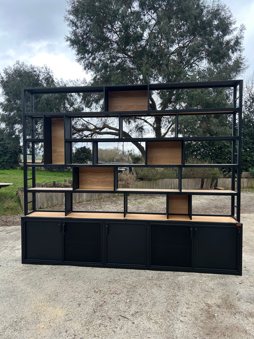 Bibliothèque design industriel cloisonnée Réf 4419 Prix de base 4850€