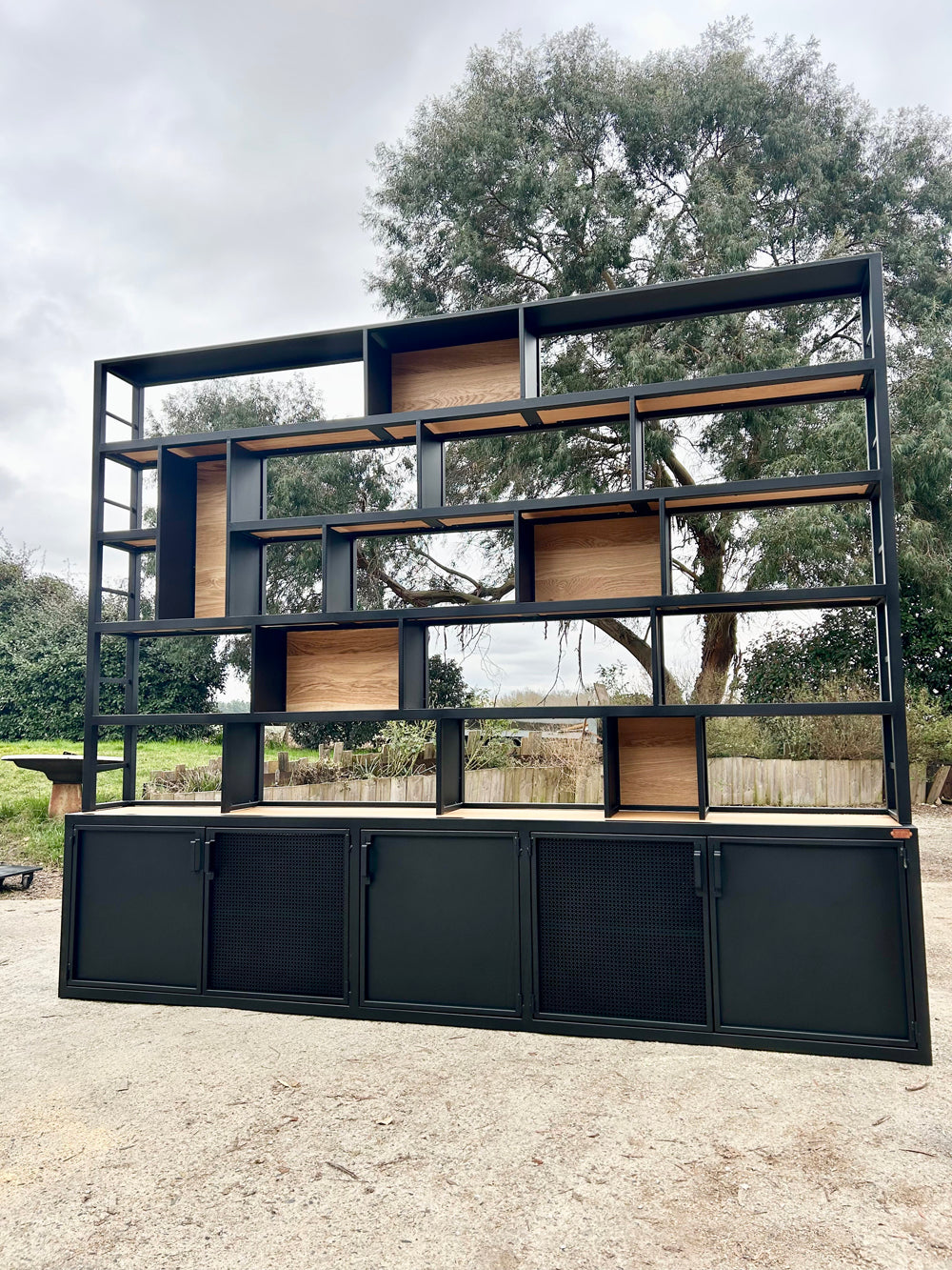 Bibliothèque design industriel cloisonnée Réf 4419 Prix de base 4850€