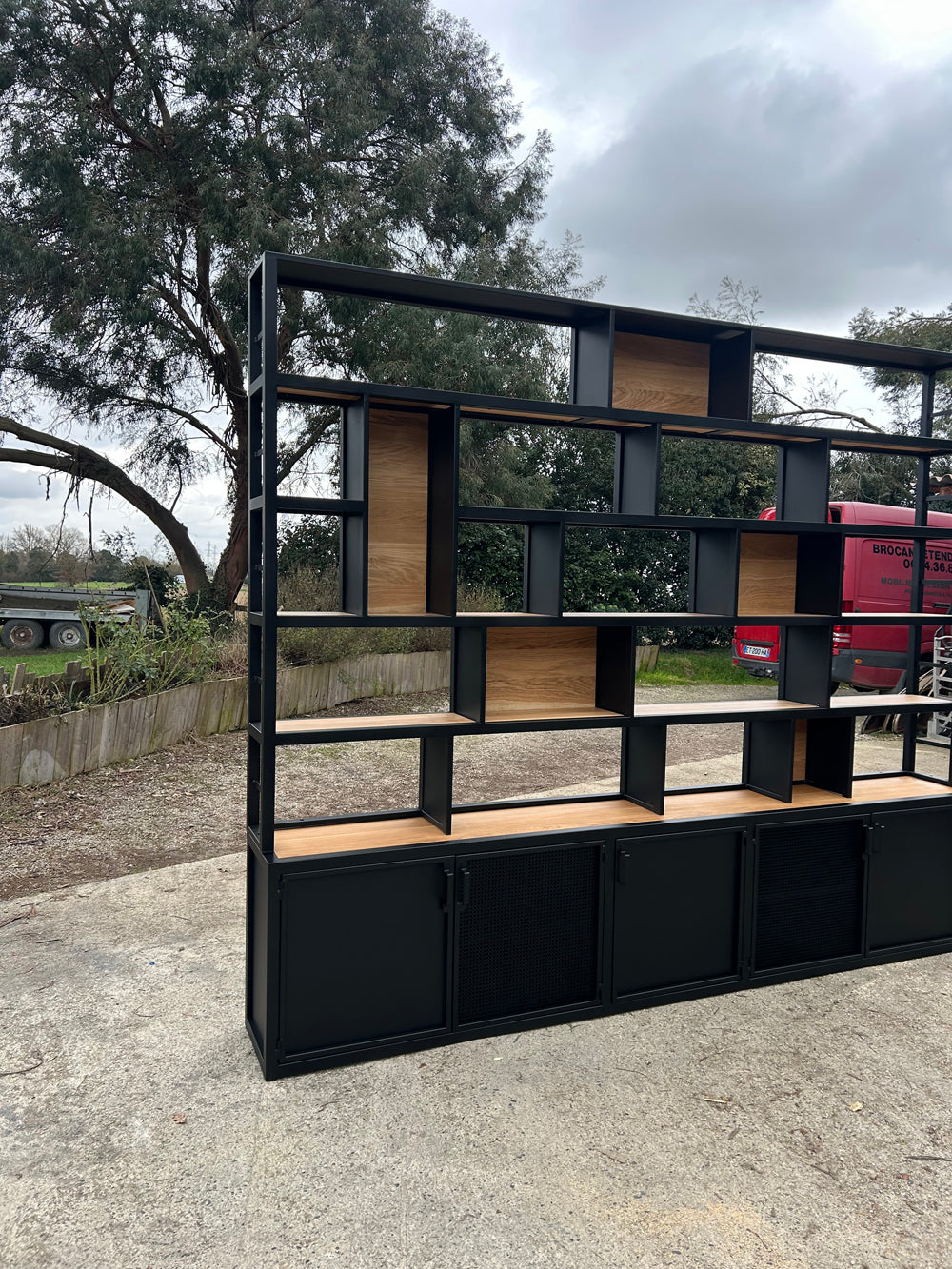 Bibliothèque design industriel cloisonnée Réf 4419 Prix de base 4850€