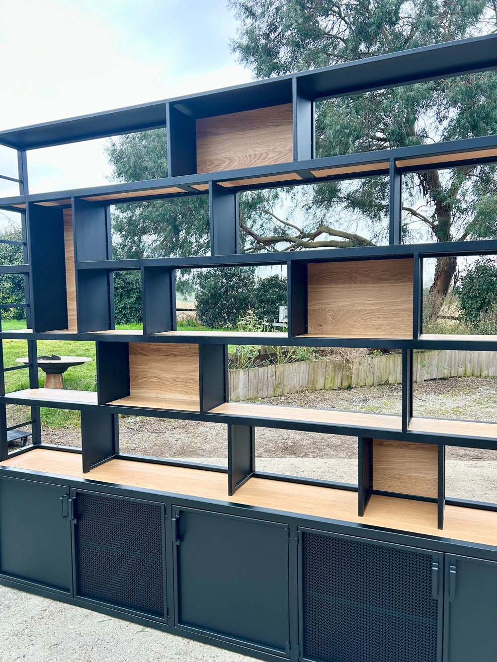 Bibliothèque design industriel cloisonnée Réf 4419 Prix de base 4850€