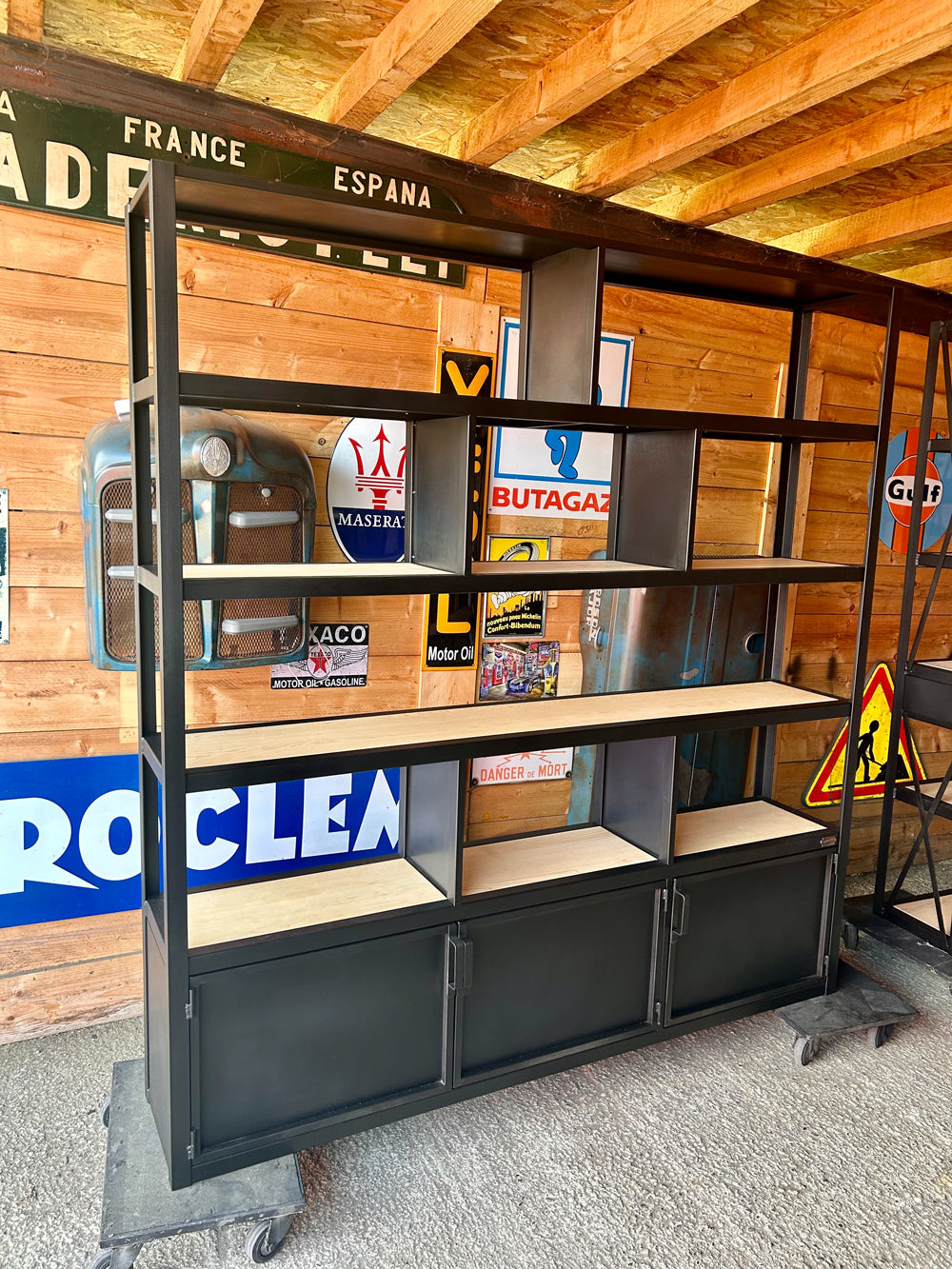 Bibliothèque cloisonnée design industriel Réf 4287 Prix de base : 1690€