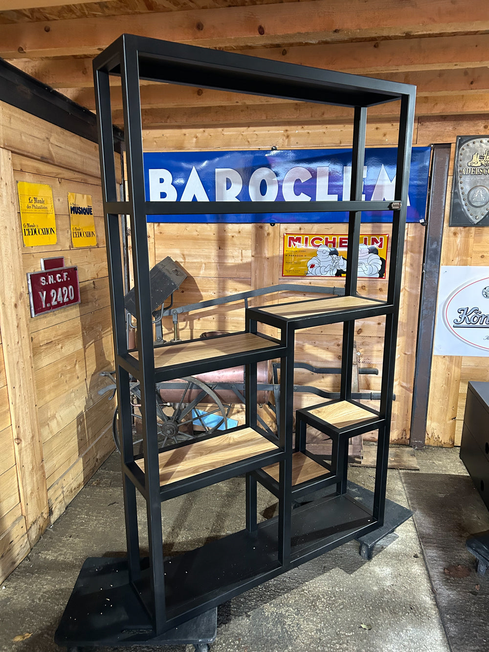 Bibliothèque industrielle destructurèe Réf 4141 Prix de base : 1050€