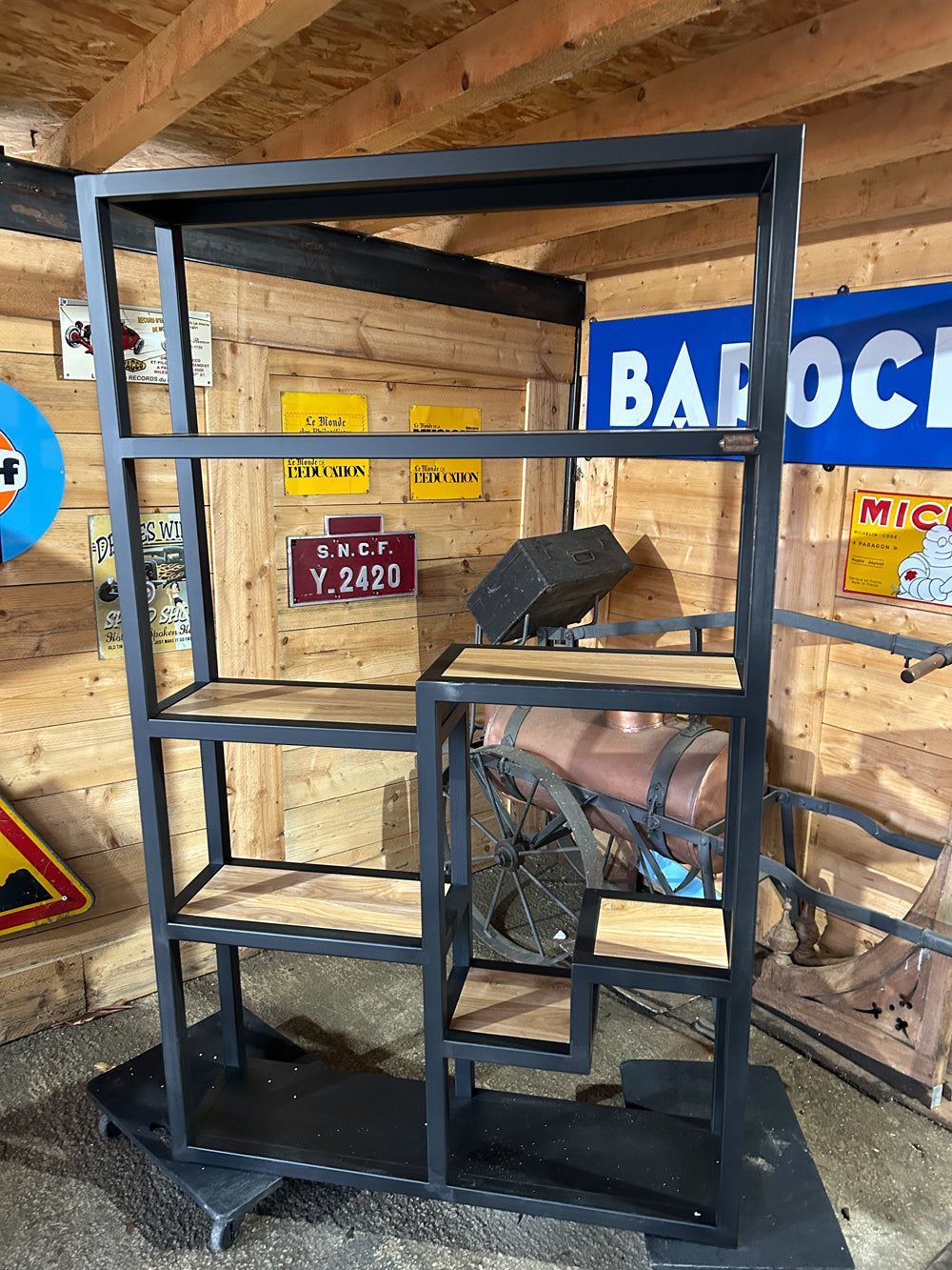 Bibliothèque industrielle destructurèe Réf 4141 Prix de base : 1050€