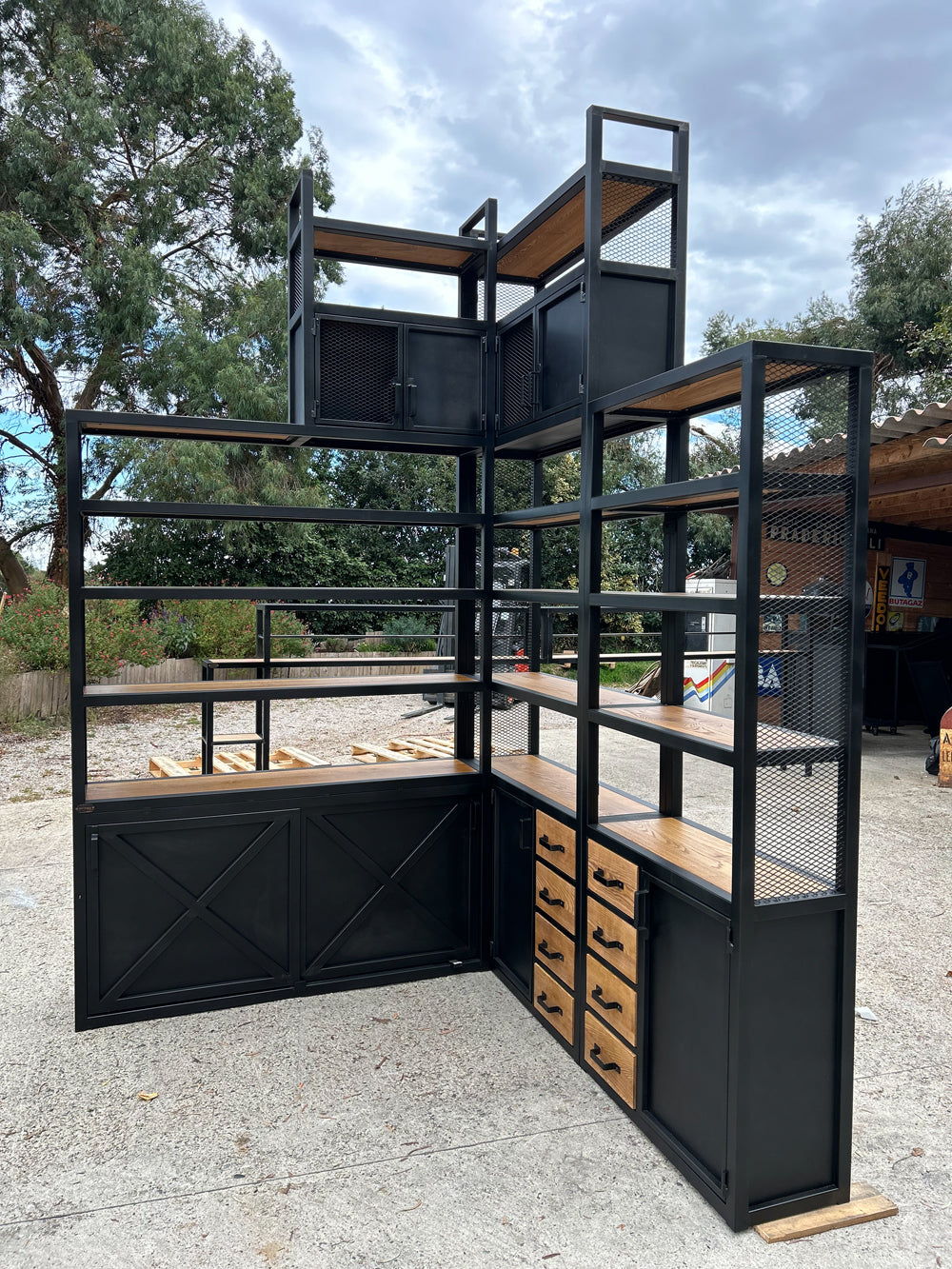 Bibliothèque d'angle design industriel Réf 4321 prix de base : 5300€