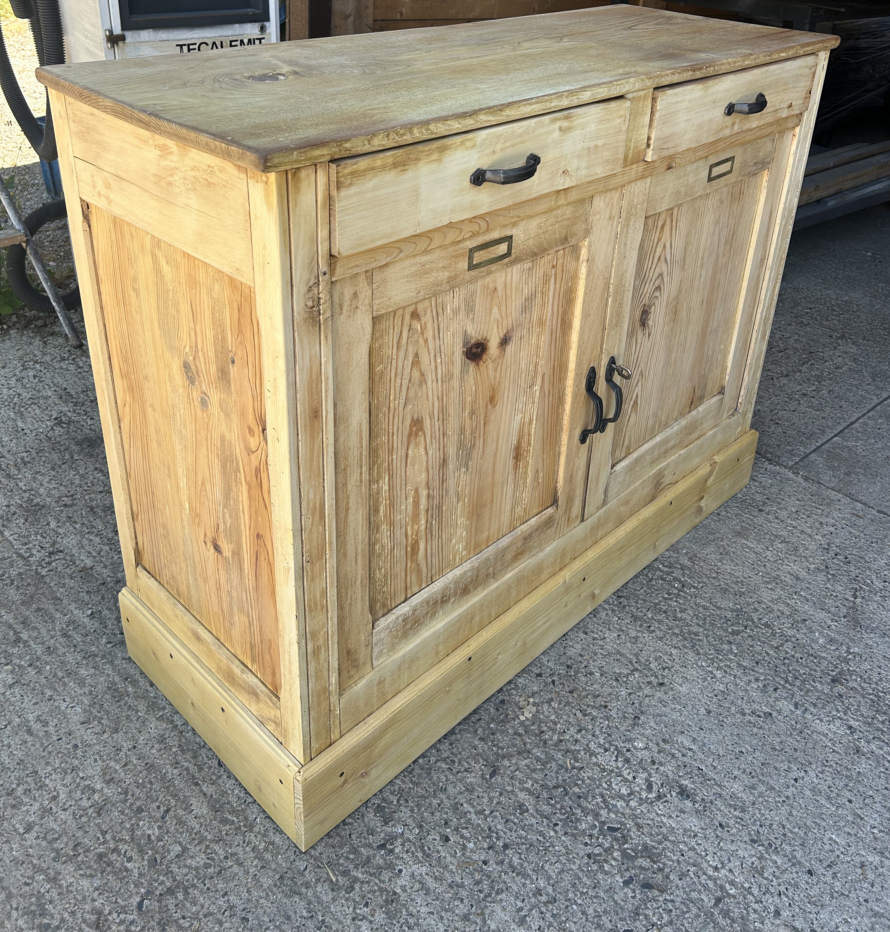 Buffet d'épicerie 2 portes et 2 tiroirs 1900-RF4708