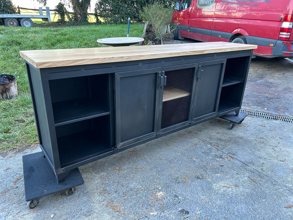 Buffet industriel 8 tiroirs et 3 portes Réf 4199 Prix de base : 2600€