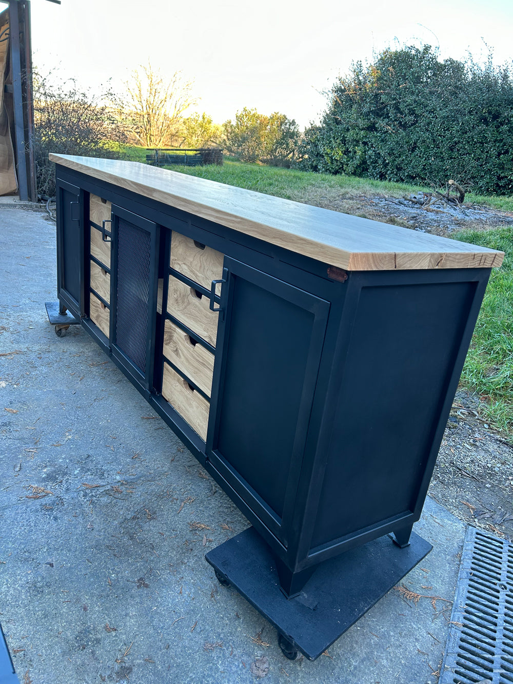 Buffet industriel 8 tiroirs et 3 portes Réf 4199 Prix de base : 2600€