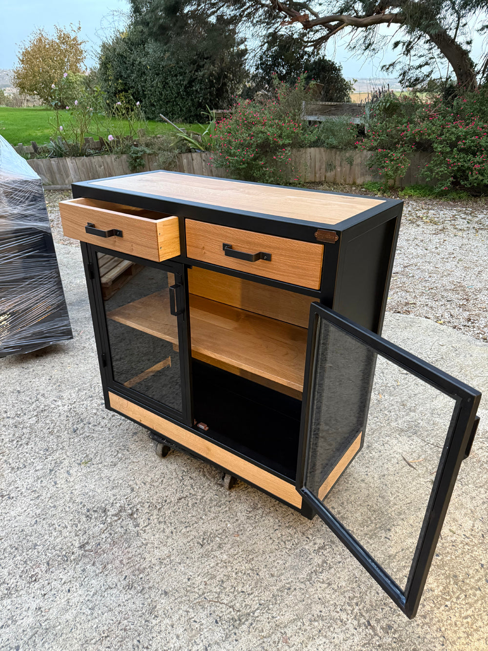 Buffet design industriel vitrée 2 portes - Réf 4609 - Prix de base 1390€