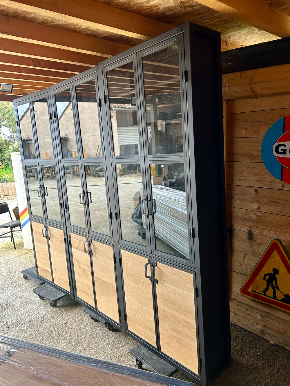 Bibliothèque design industriel vitrée Réf 4280 Prix de base : 3900€