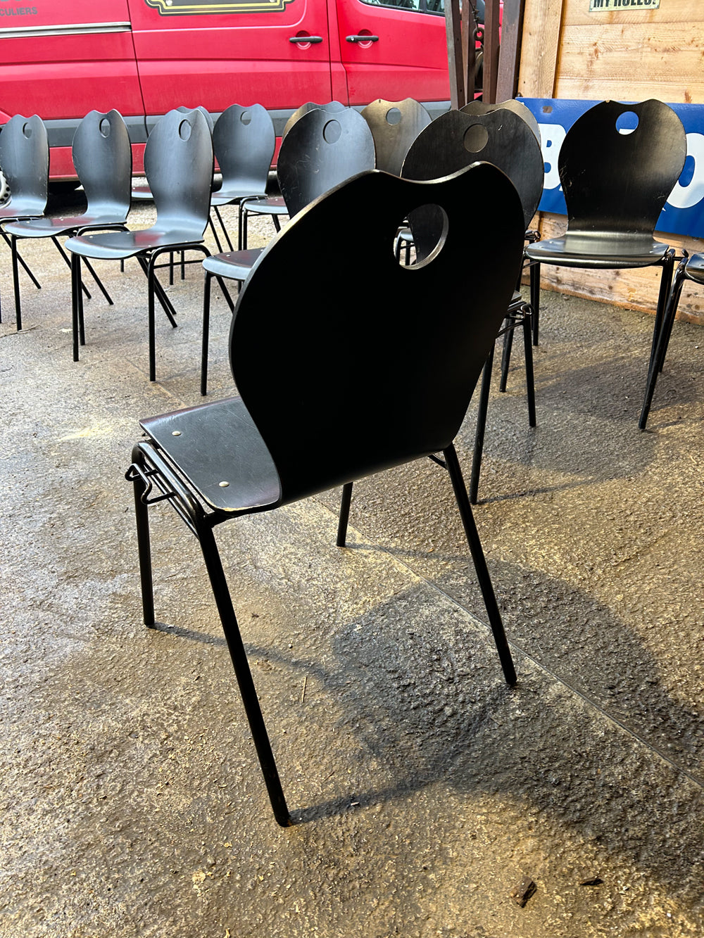 Chaise collectivité hetre multipli noir 1990 réf 4194