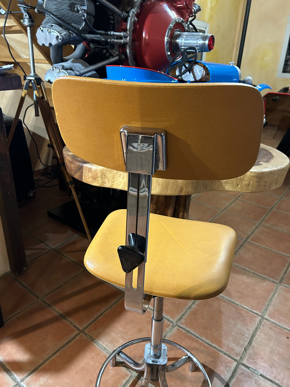 Chaise haute BAO 1960 réf 4196