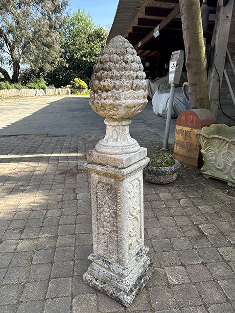 COLONNE AVEC PIGNE DE PIN JARDIN