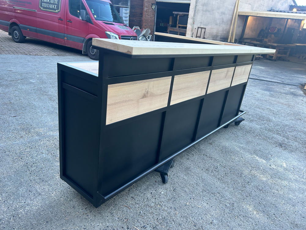 Comptoir industriel simple plateau PRIX de base : 2890€ réf 3929