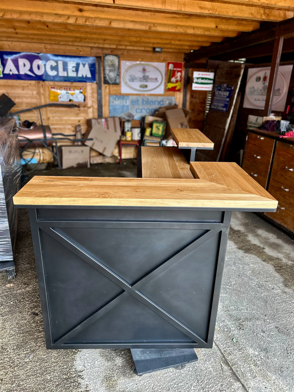 Comptoir de commerce industriel Réf 4219 Prix de base : 2500€