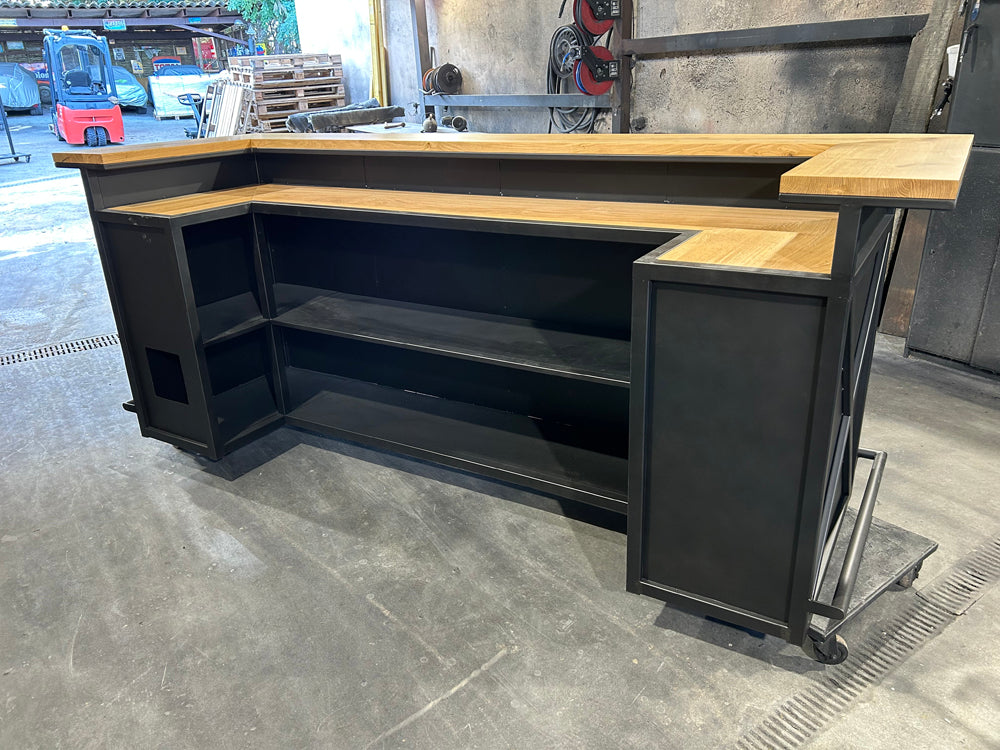 Comptoir design industriel sur mesure en U - Réf 4627