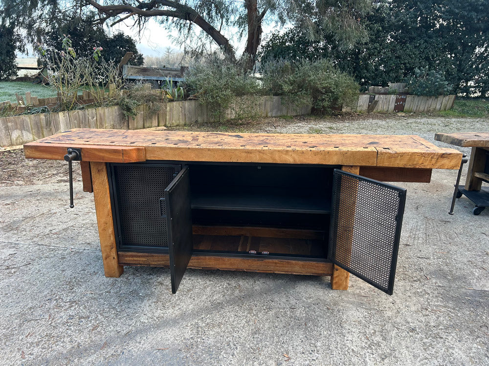 Etabli ancien modifié en buffet N°1