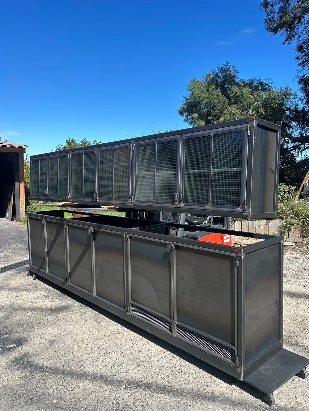 Buffet + meuble suspendu design industriel Réf 4547 Prix de base : 6200€