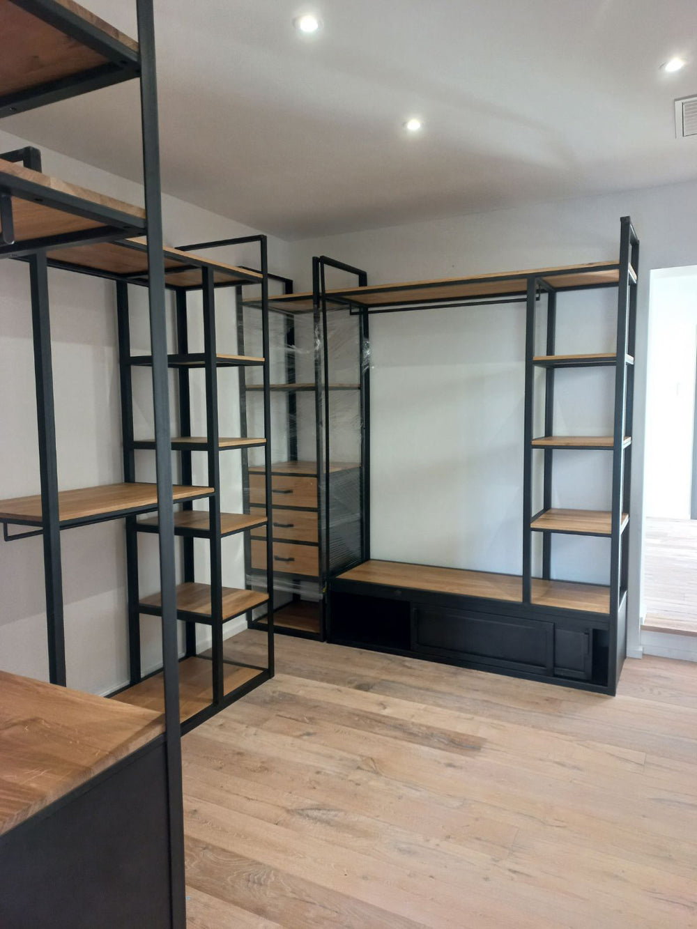 Dressing design industriel Réf 4129 Prix de base : 7900€