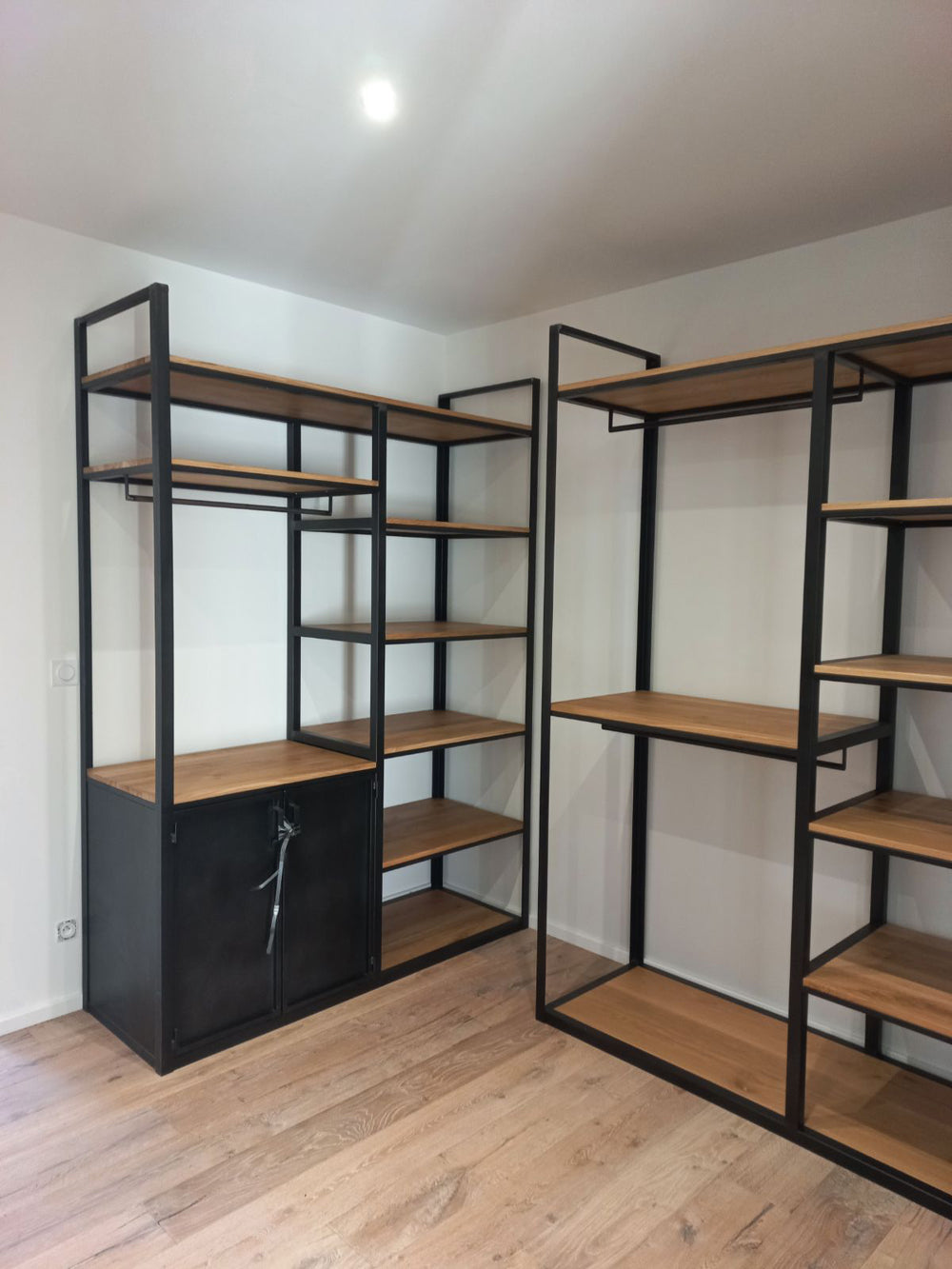 Dressing design industriel Réf 4129 Prix de base : 7900€