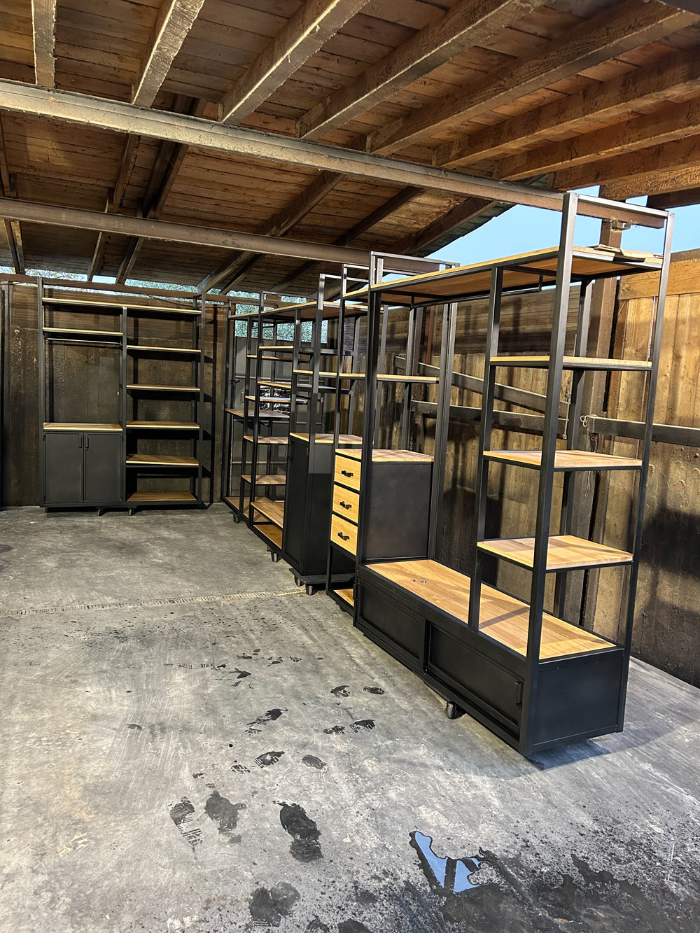 Dressing design industriel Réf 4129 Prix de base : 7900€