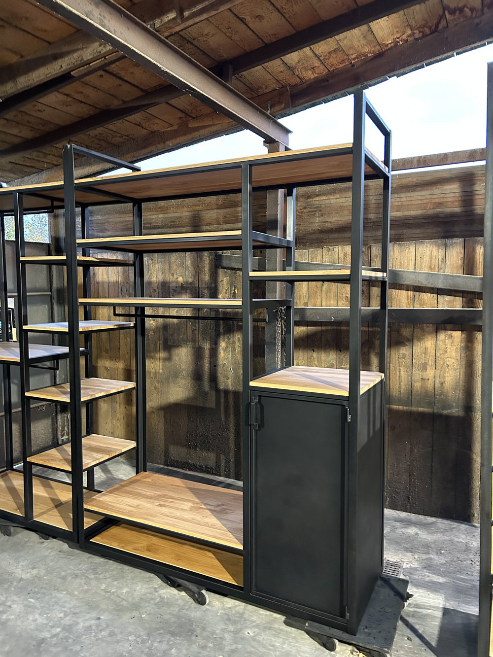 Dressing design industriel Réf 4129 Prix de base : 7900€