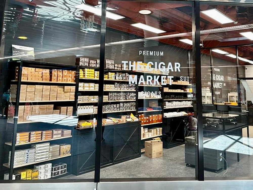 Etagère présentoir cave à vin Prix de base : 2900€ réf 4026