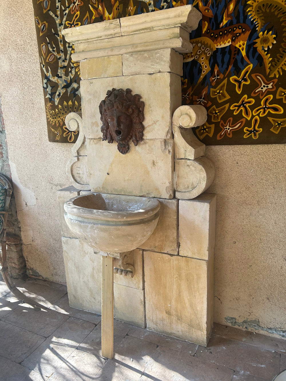 Grande fontaine murale en pierre de taille - Réf 4578