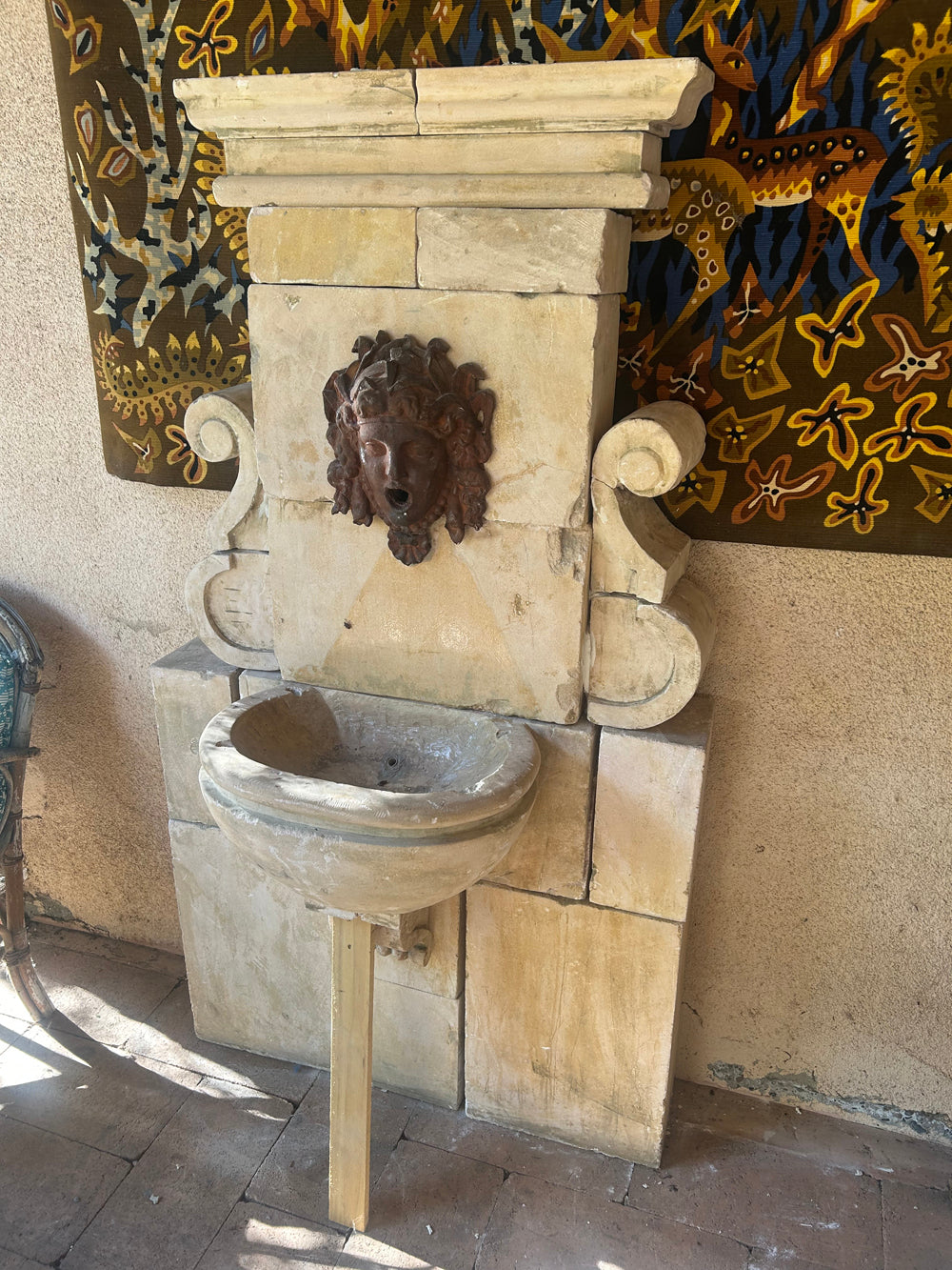 Grande fontaine murale en pierre de taille - Réf 4578