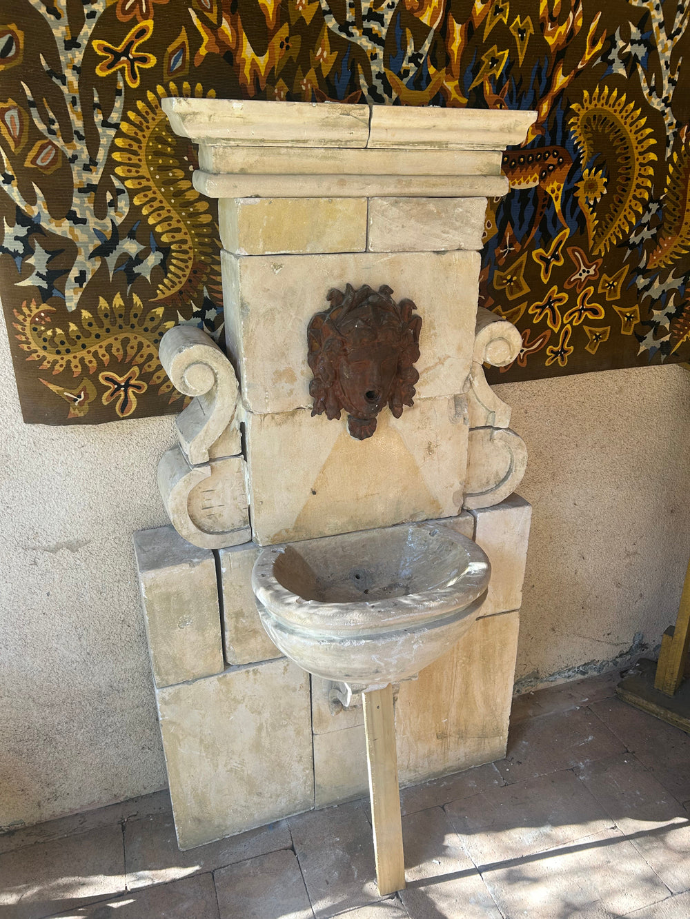 Grande fontaine murale en pierre de taille - Réf 4578