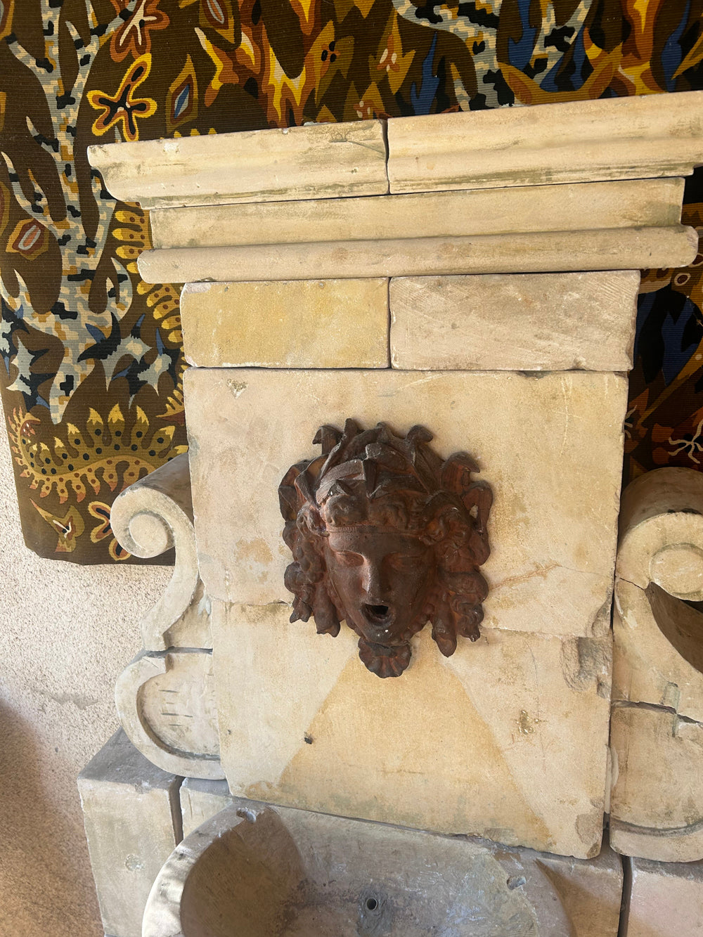 Grande fontaine murale en pierre de taille - Réf 4578