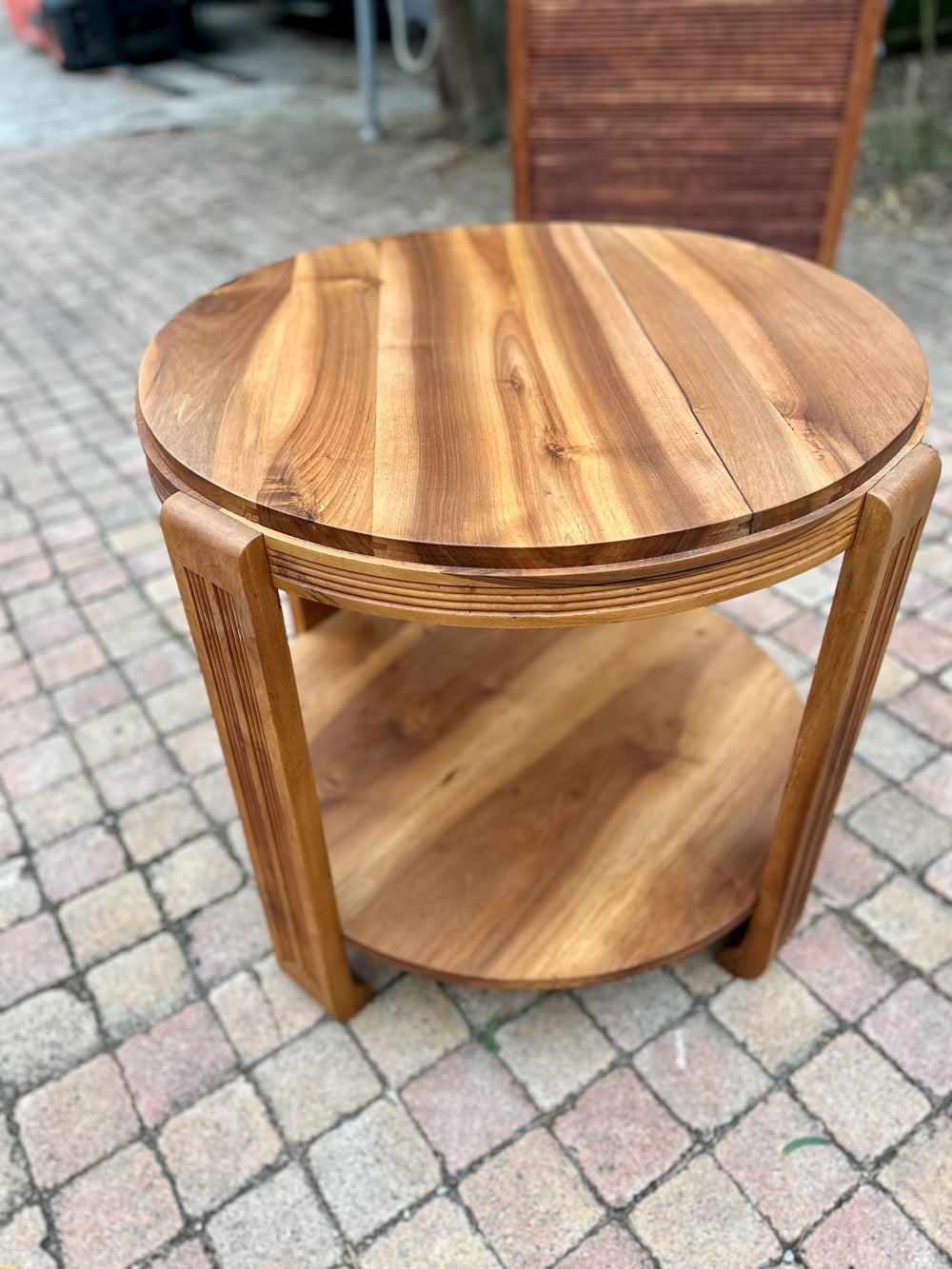 Grand guéridon Art Deco en noyer 1920 RéF 4318