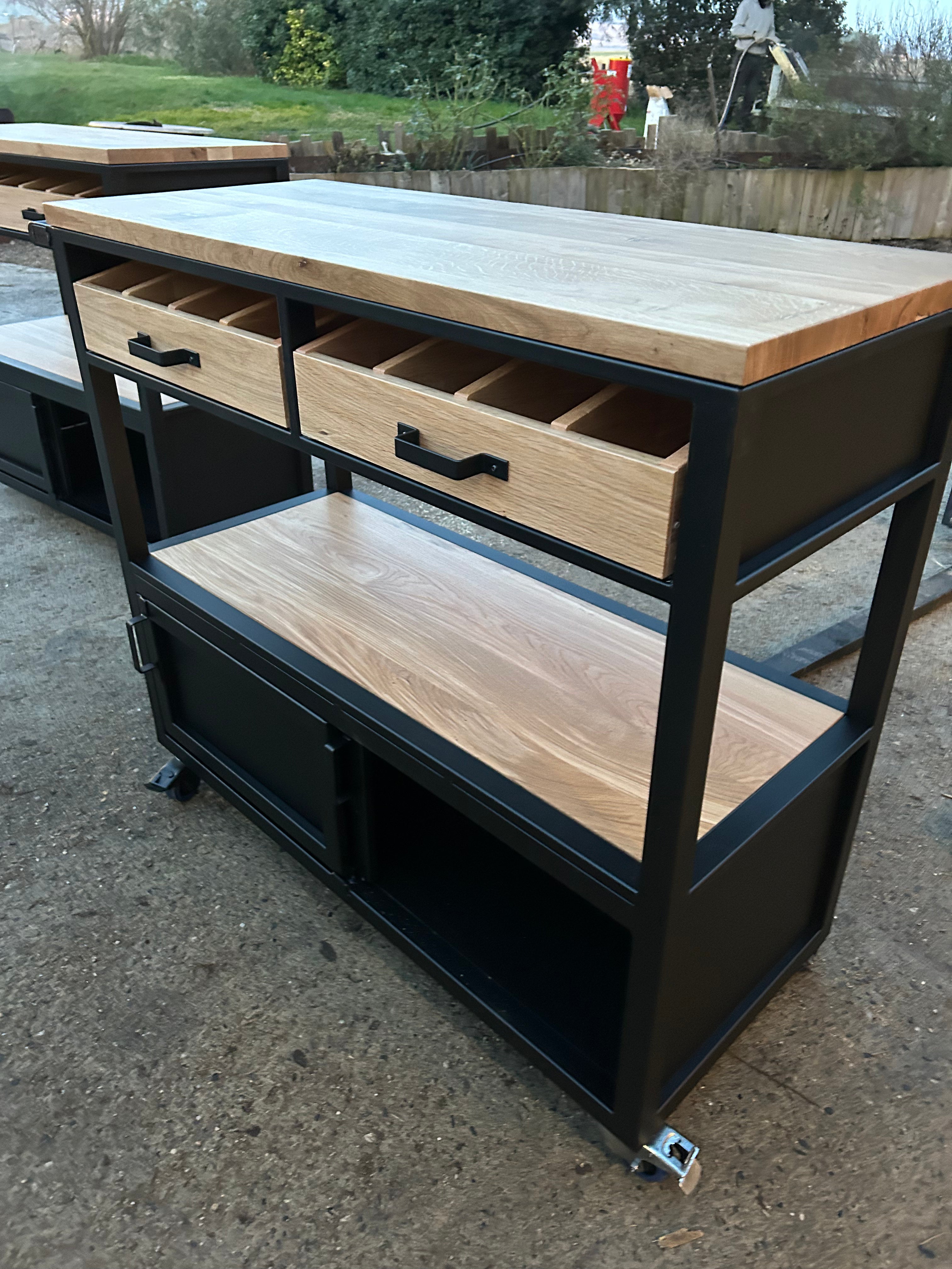 Fabrication desserte à roulette Prix de base 1100€ réf 3009