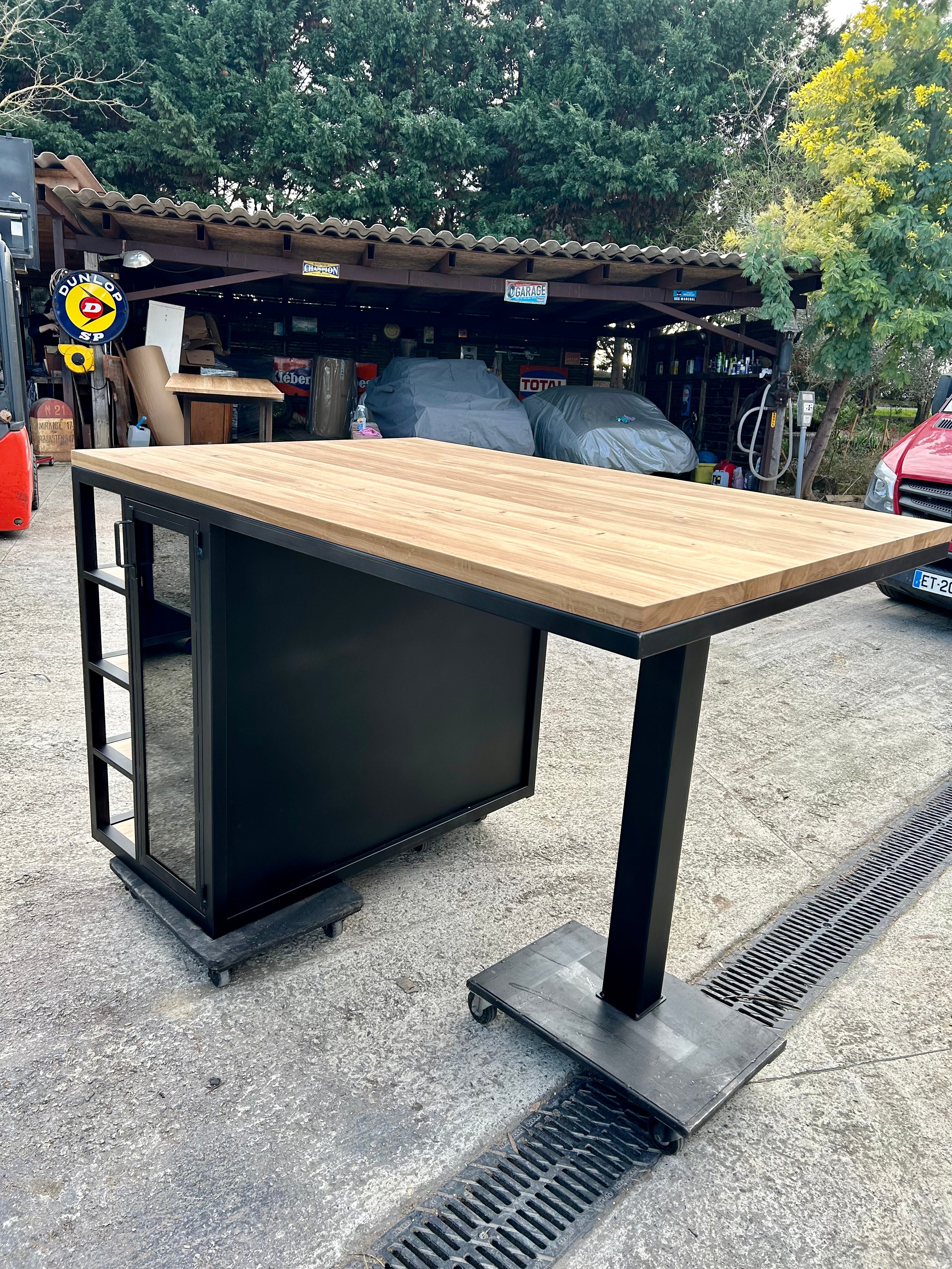 Ilot central design industriel PRIX de base :2800€ réf 3952