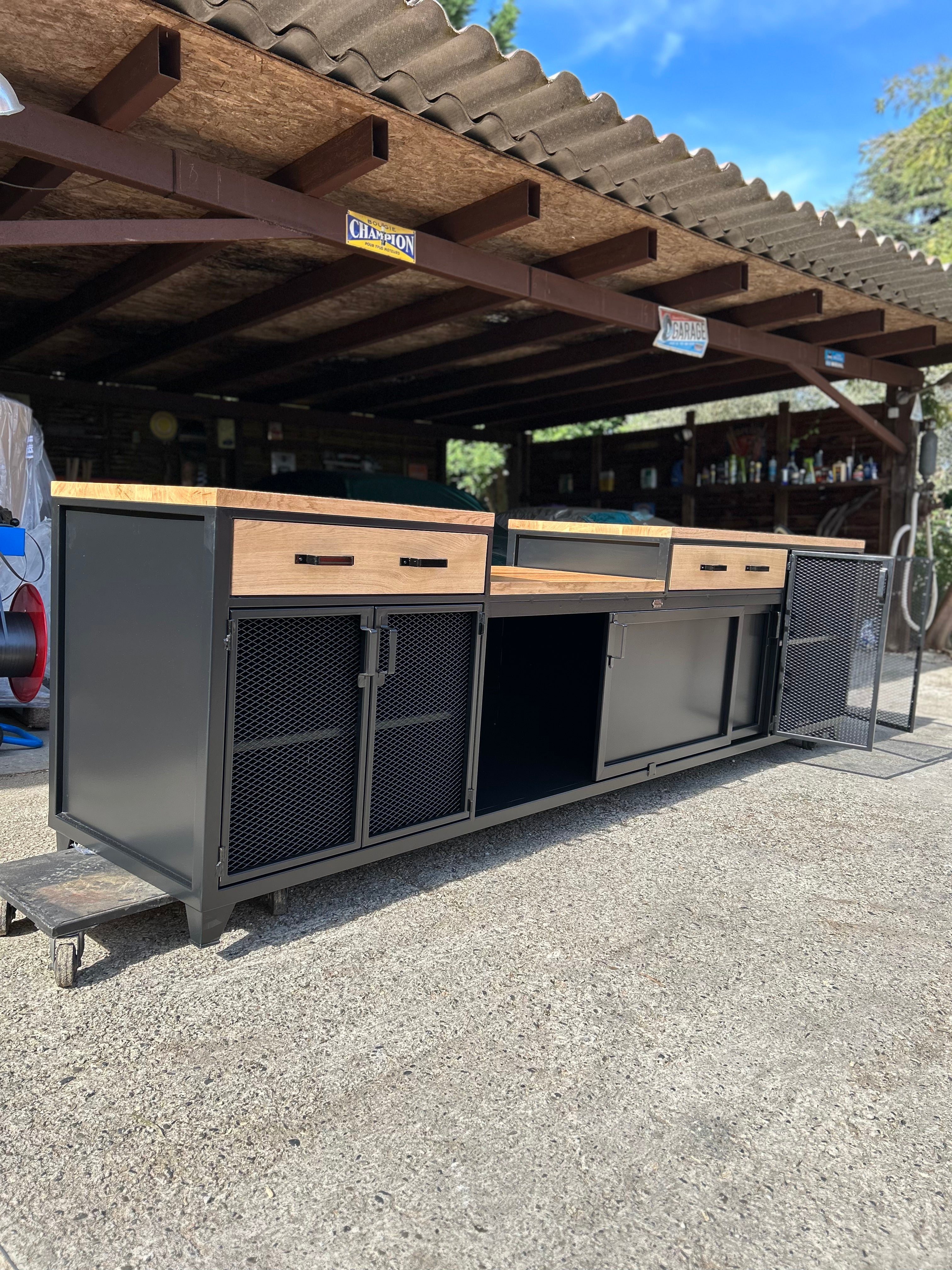 Cuisine d'été design industriel PRIX de base: 4500€ réf 3716