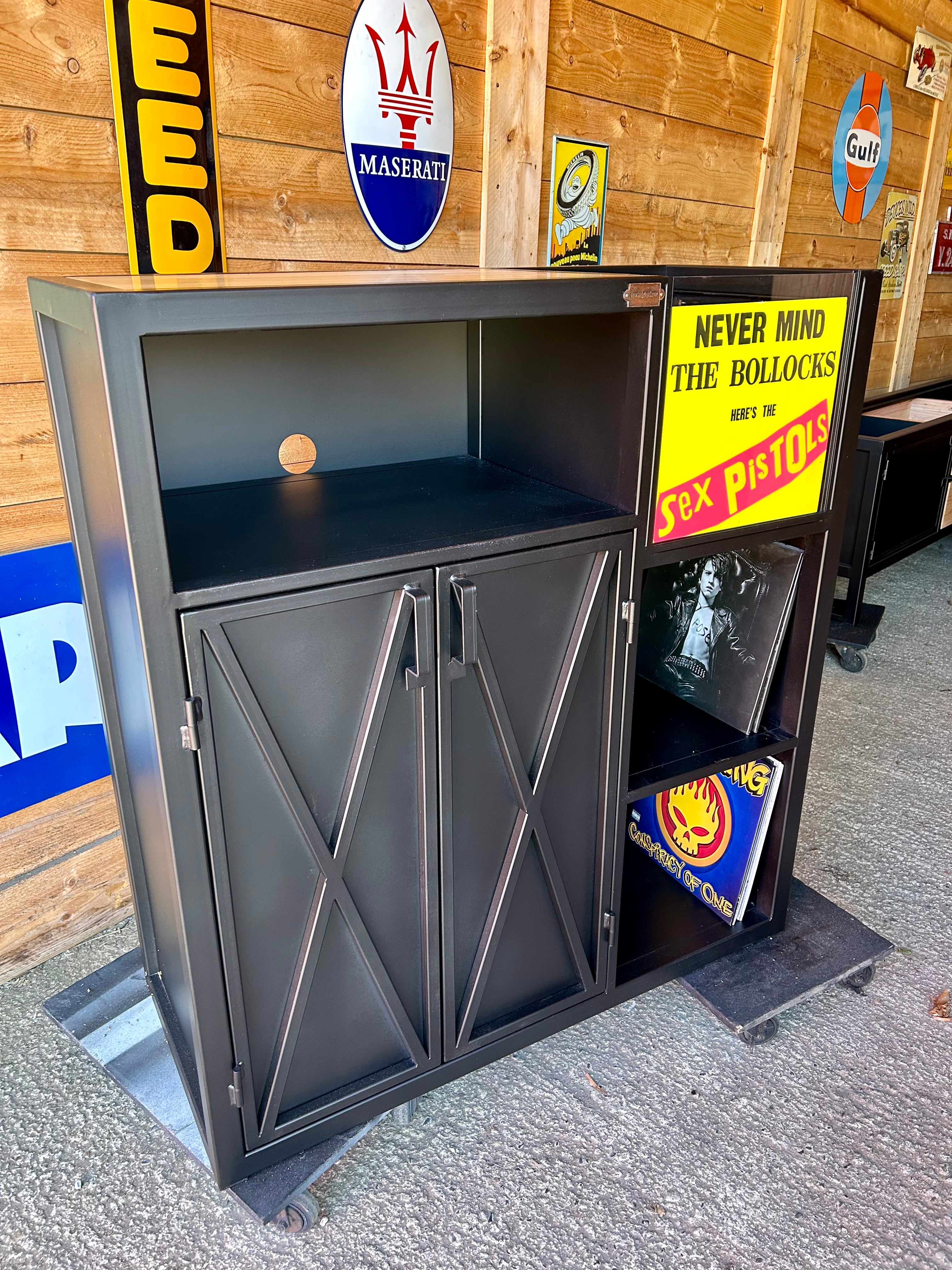 Meuble platine vinyle Réf 4126 Prix de base : 1050€