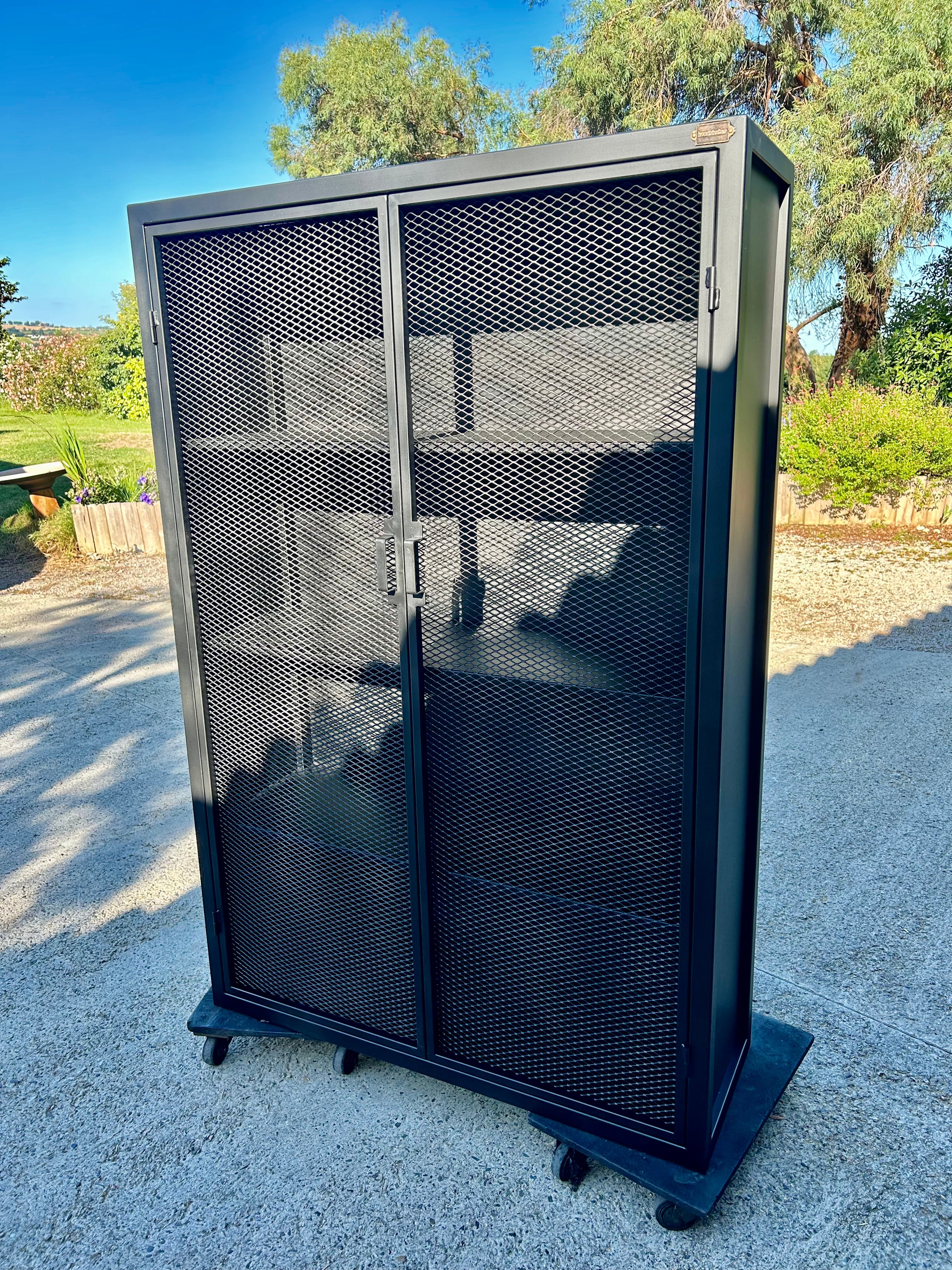 Armoire industrielle porte grillagées Réf 3285 Prix de base : 950,00 €