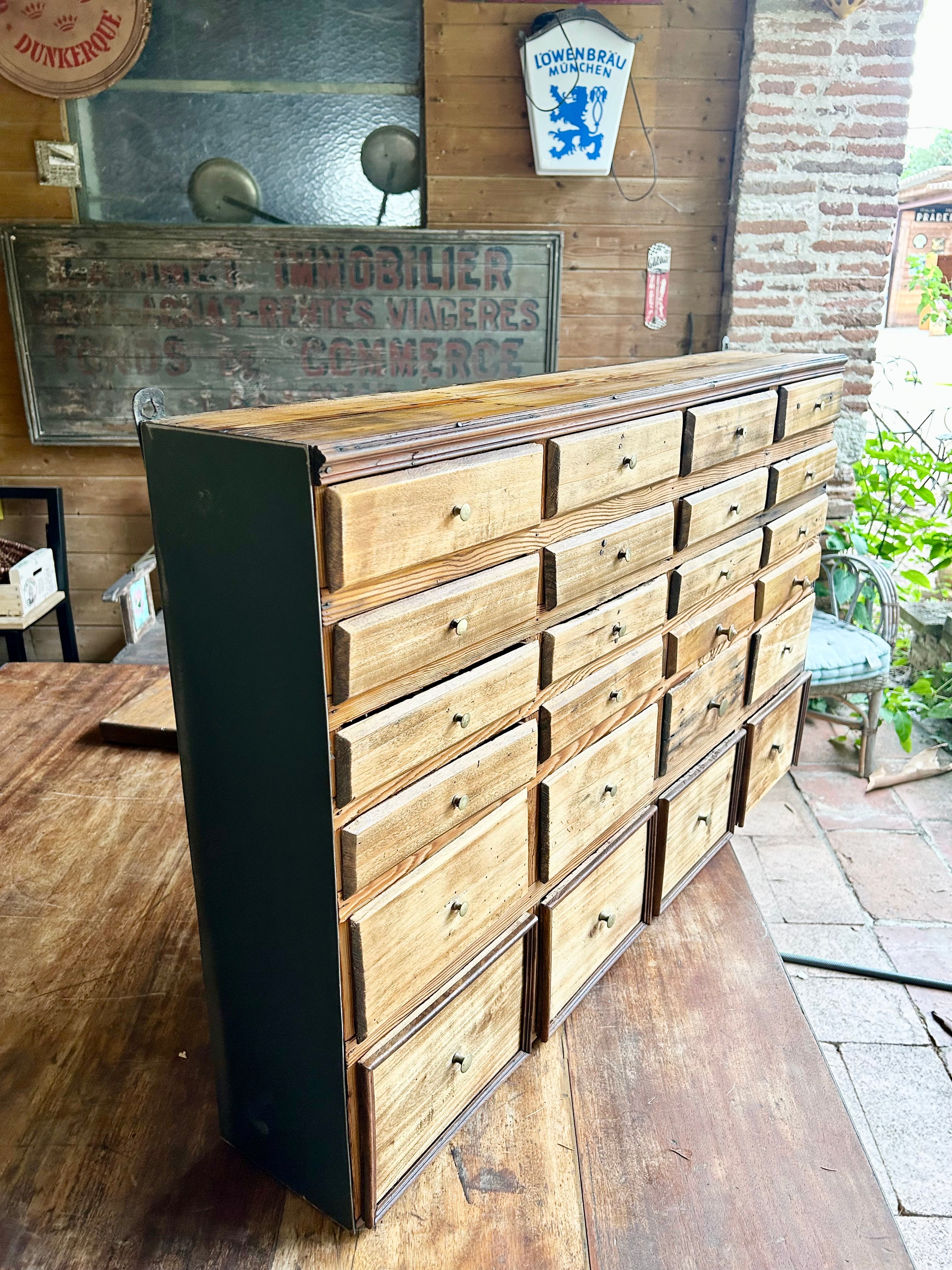 Meuble d'atelier suspendu 24 tiroirs Réf 4505