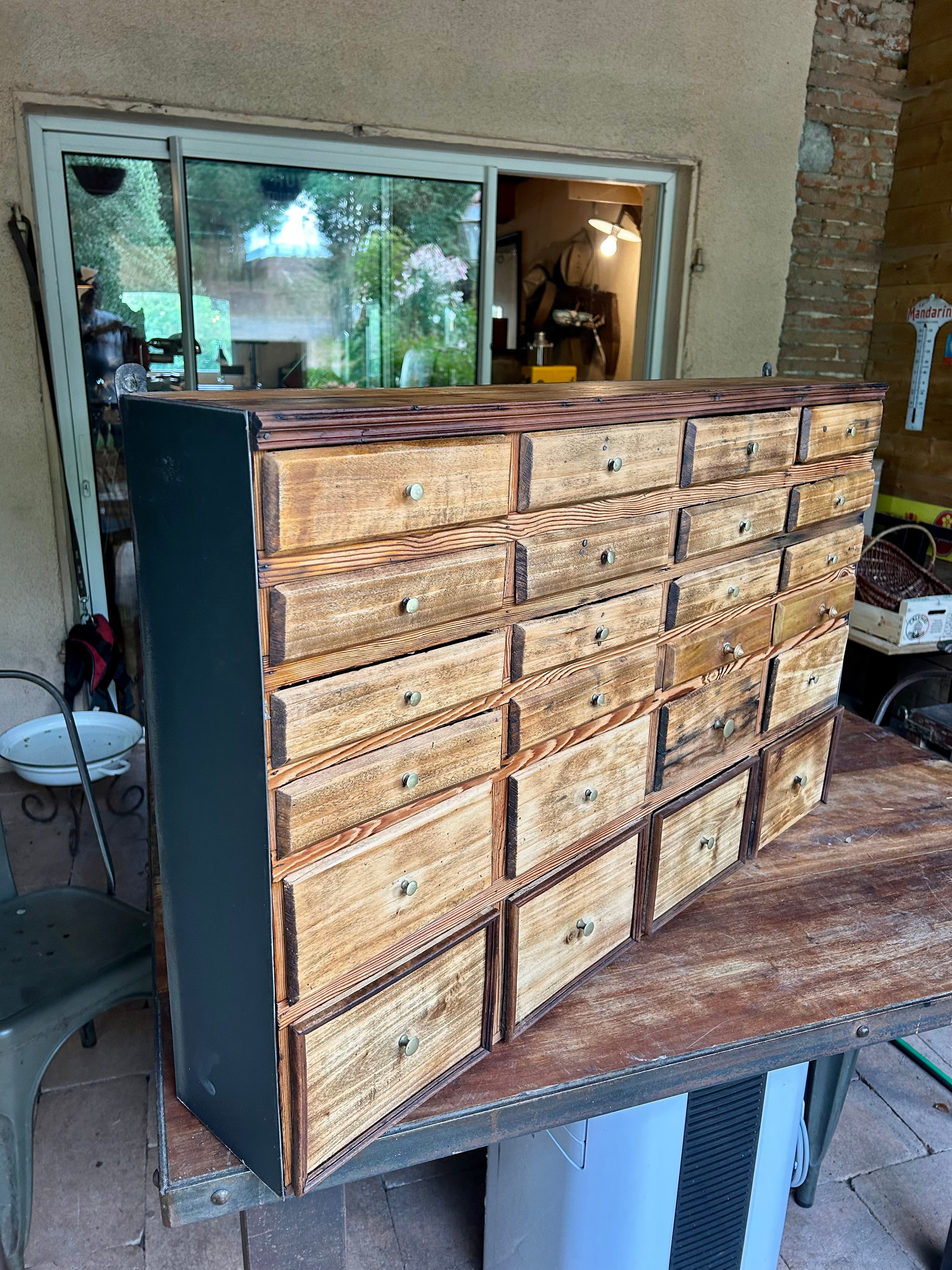 Meuble d'atelier suspendu 24 tiroirs Réf 4505