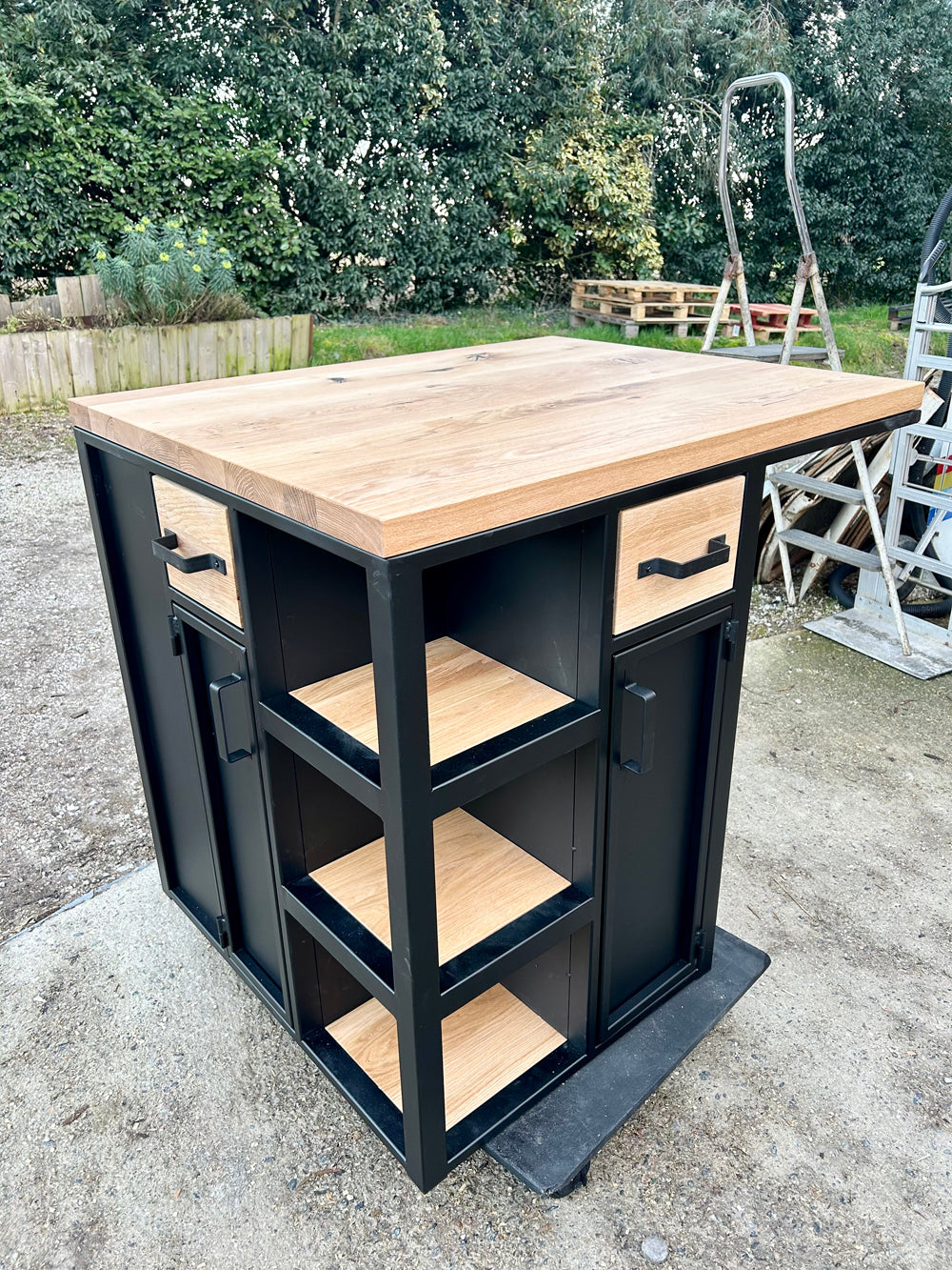 Ilot central design industriel Réf 4428 Prix de base 1750€